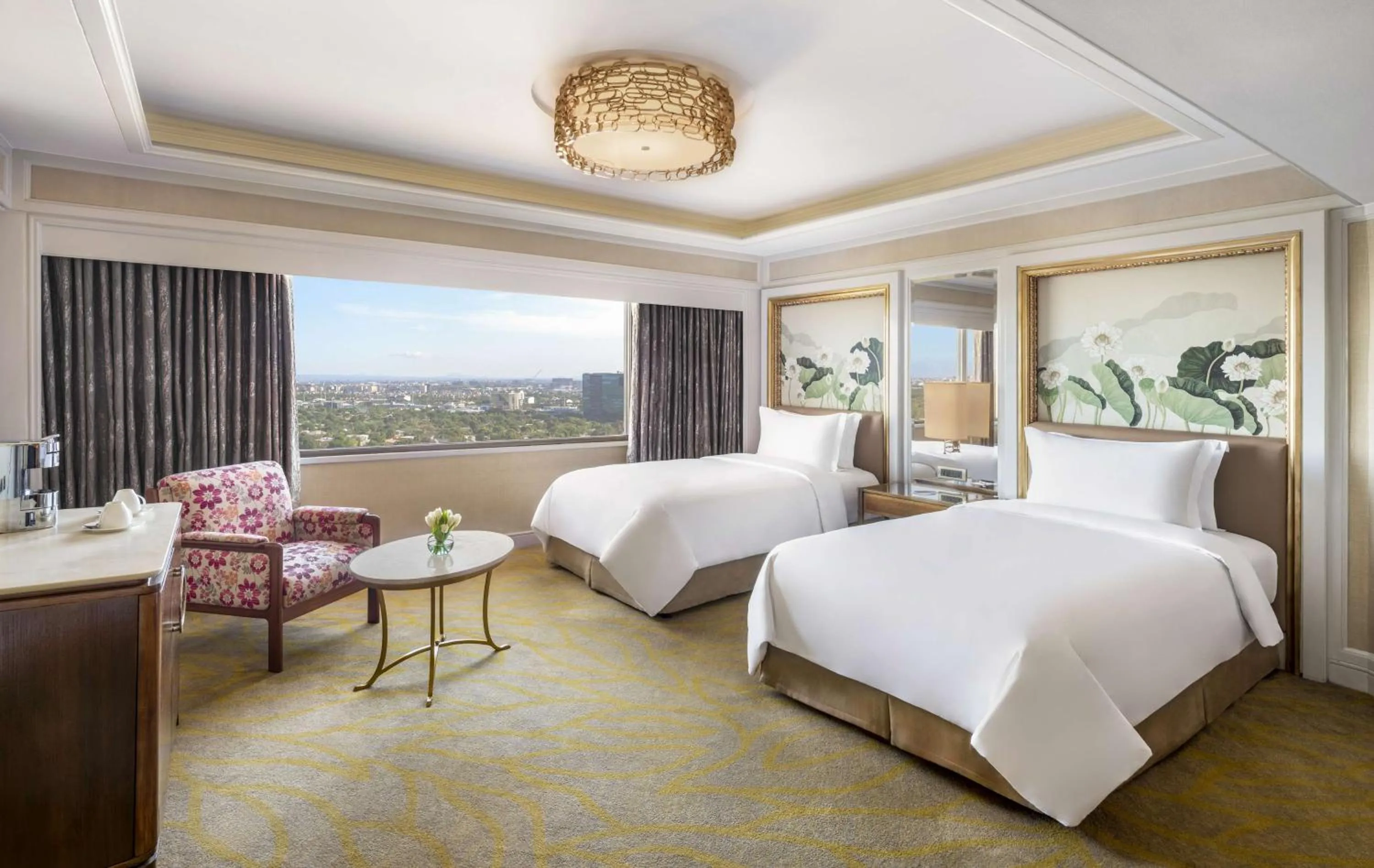 Photo of the whole room, Bed in Dusit Thani Manila