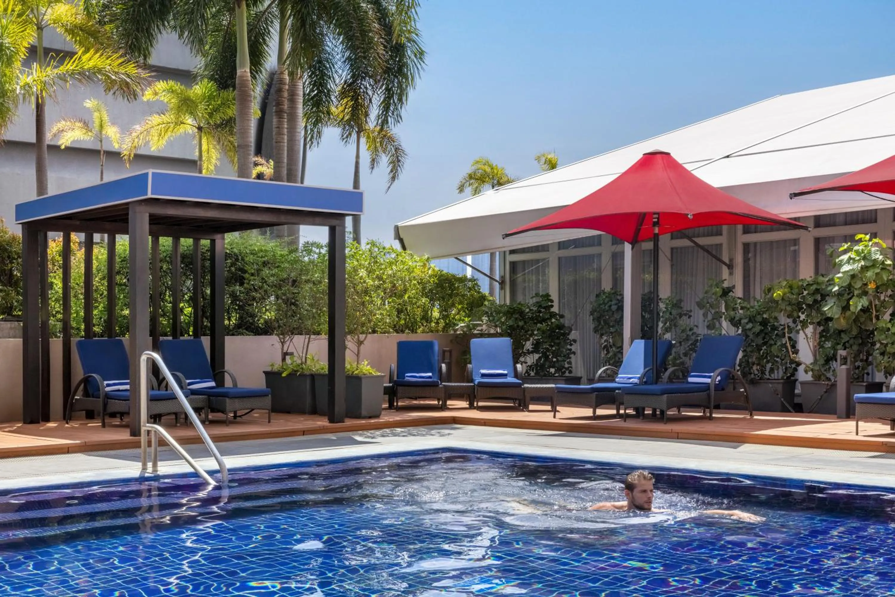 Swimming pool in Dusit Thani Manila