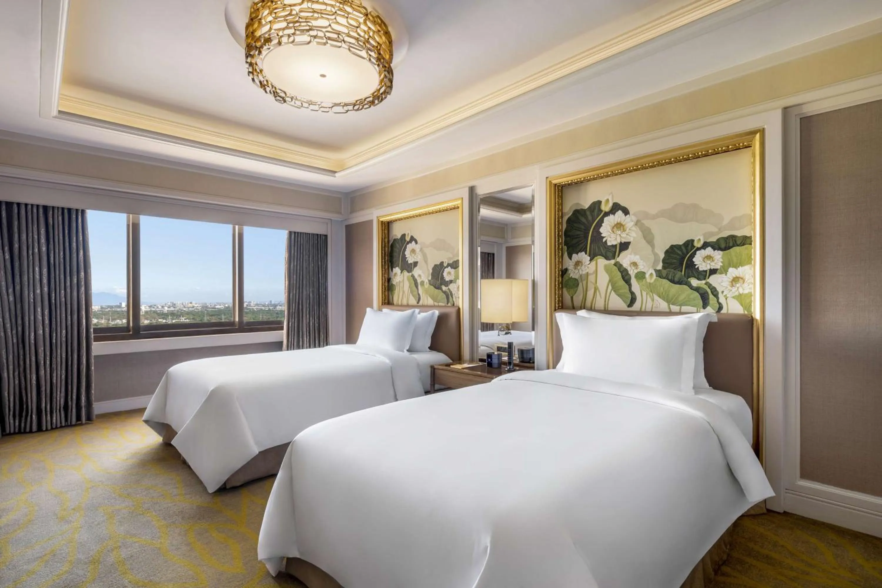 Photo of the whole room, Bed in Dusit Thani Manila