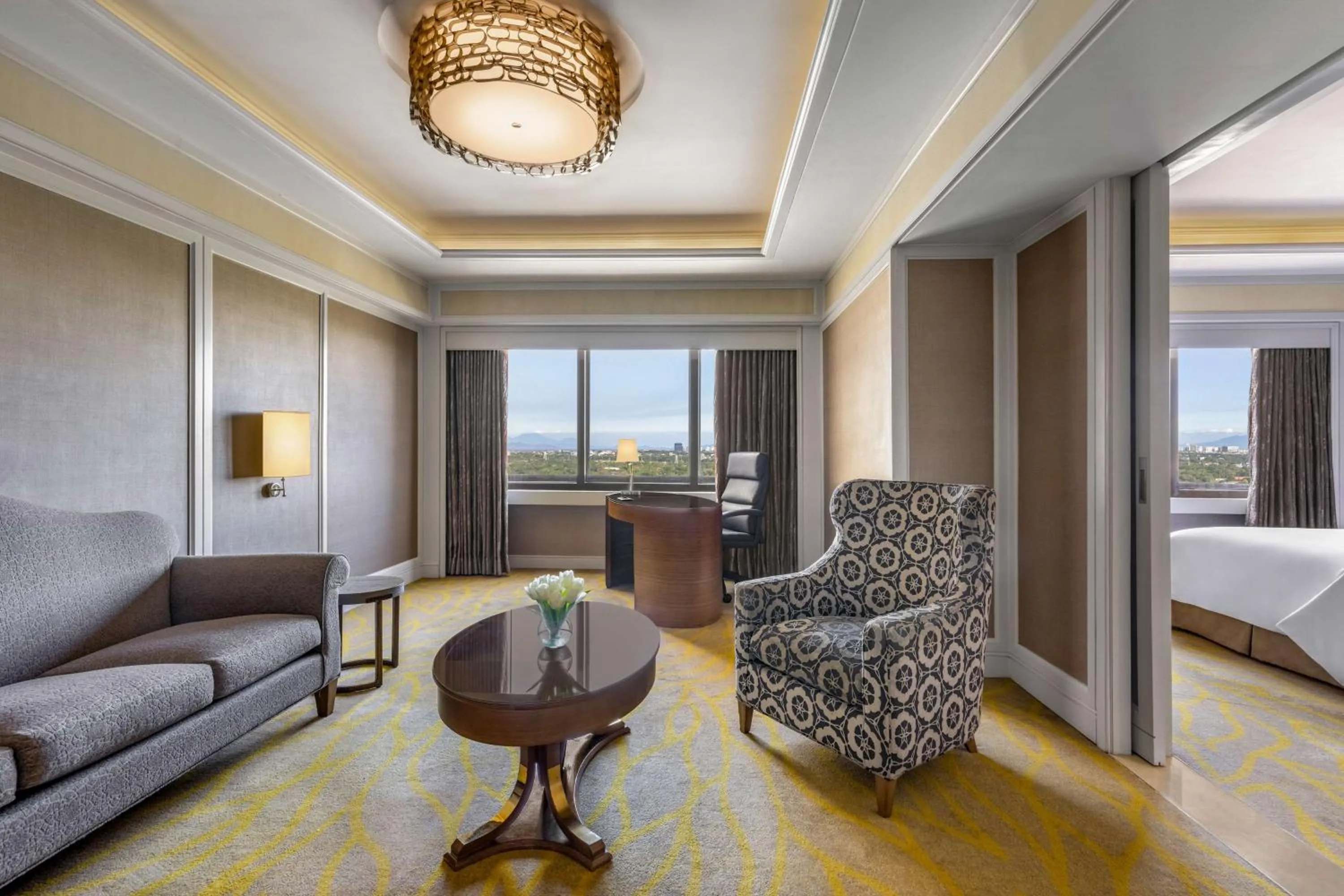 Photo of the whole room, Bed in Dusit Thani Manila