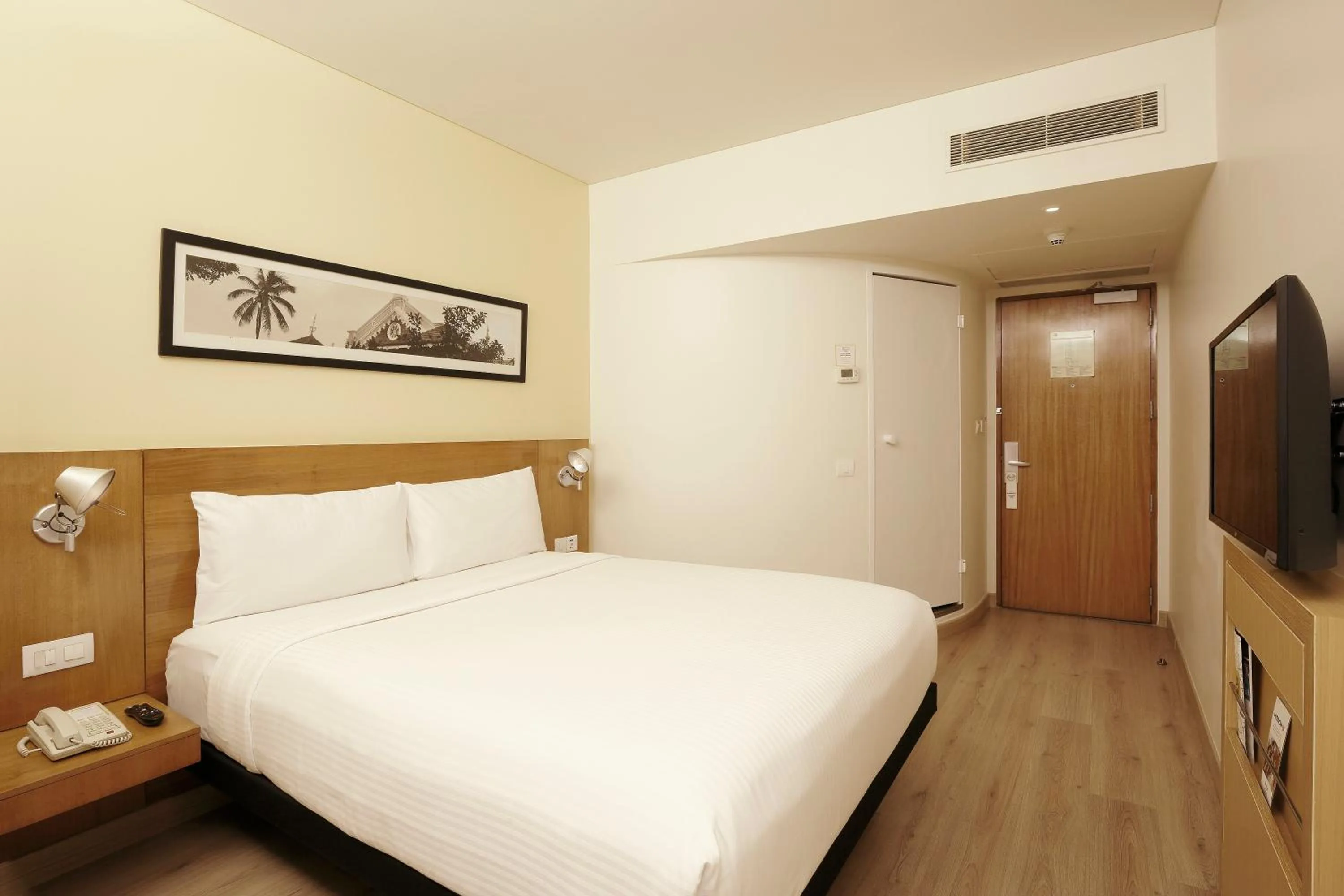 Photo of the whole room, Bed in ibis Pune Viman Nagar - An Accor Brand