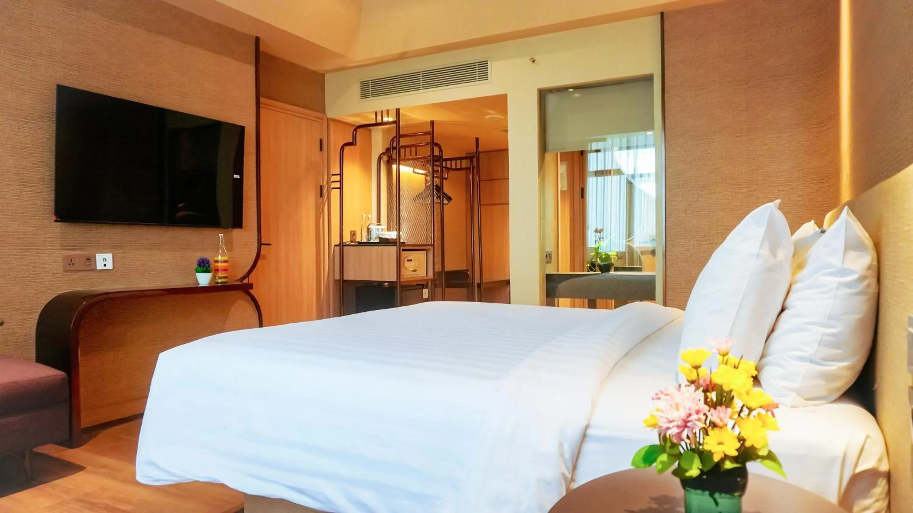 Bed in Mercure Surabaya Grand Mirama