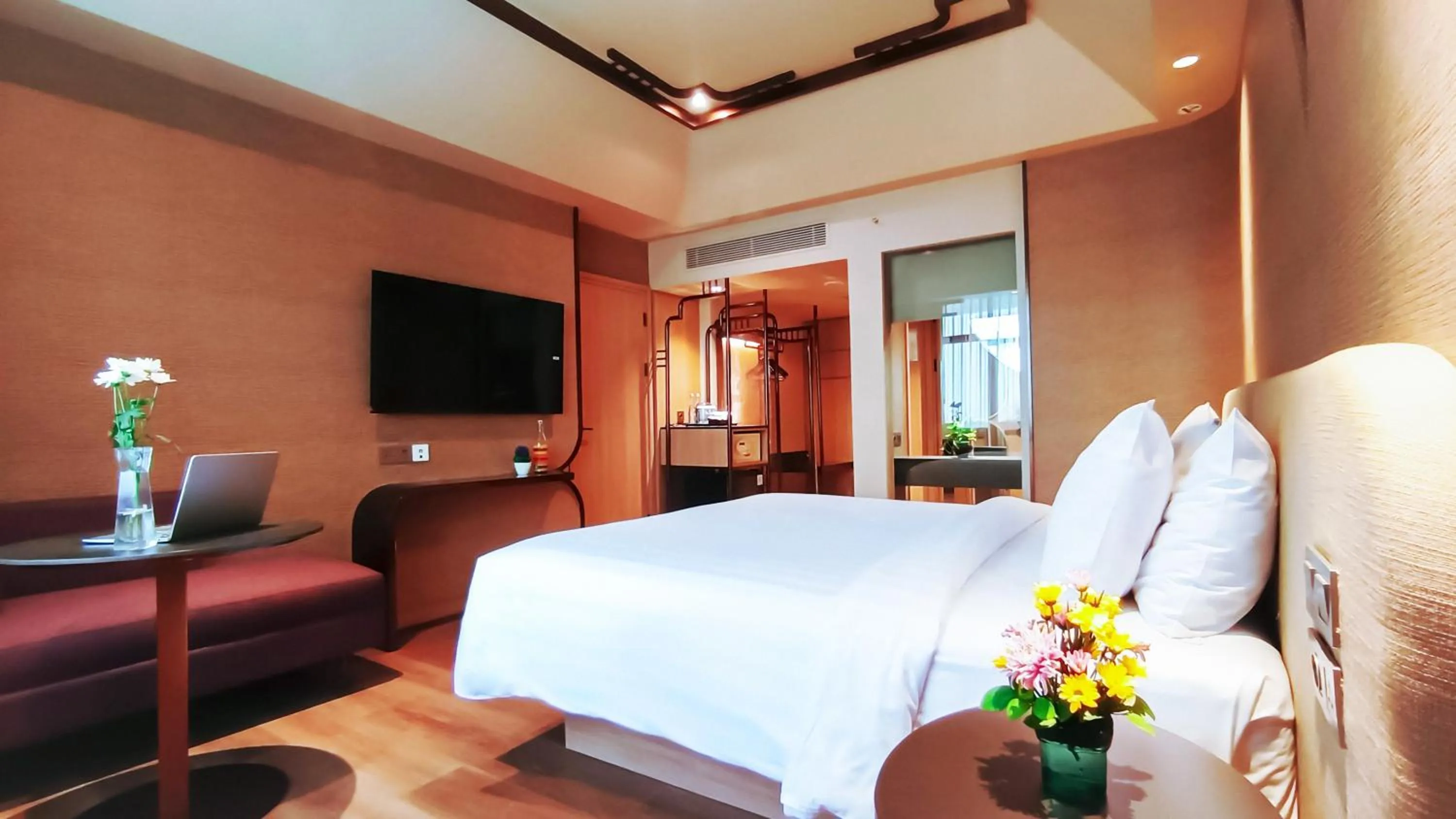 Bedroom, Bed in Mercure Surabaya Grand Mirama