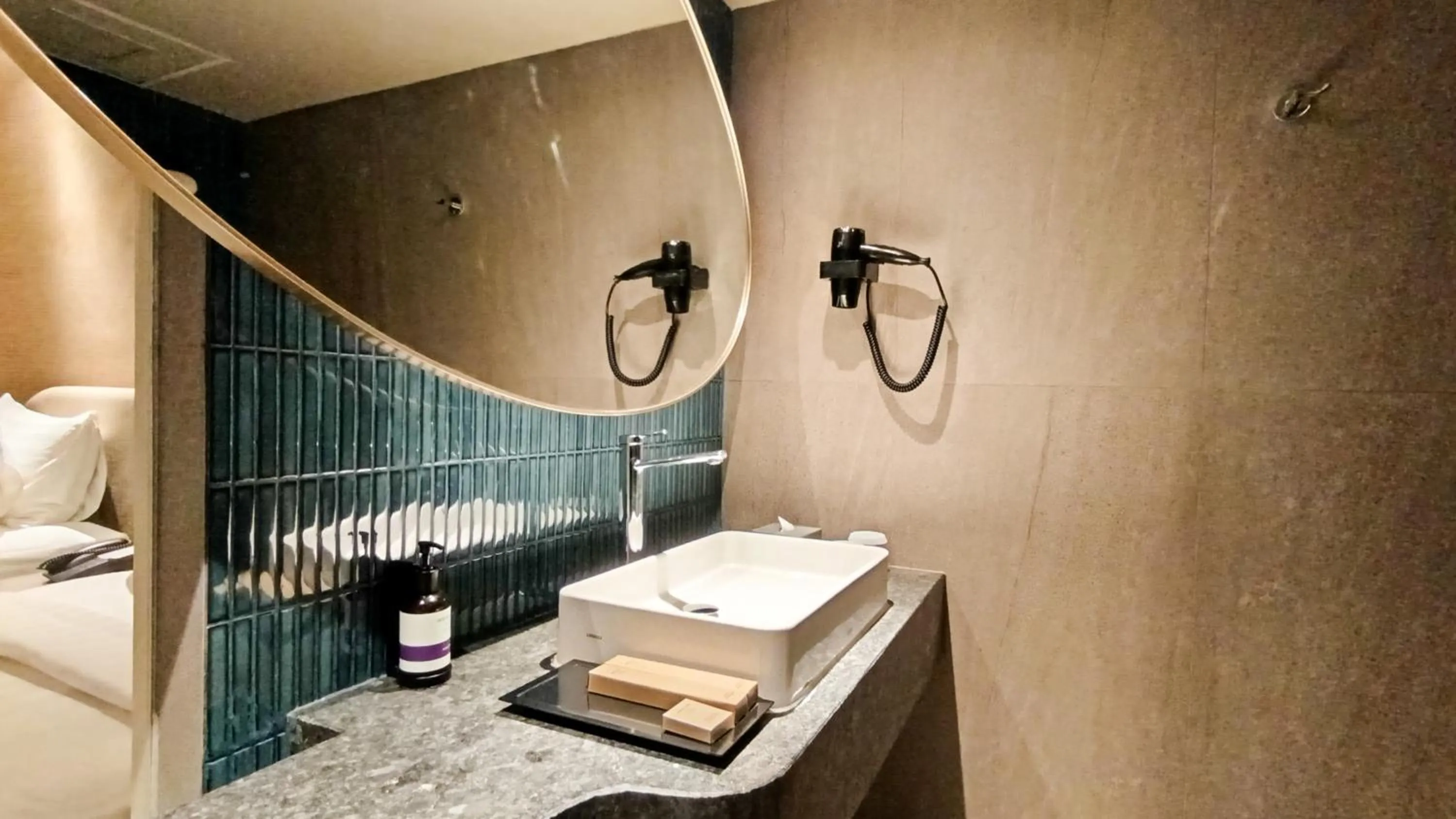 Bathroom in Mercure Surabaya Grand Mirama