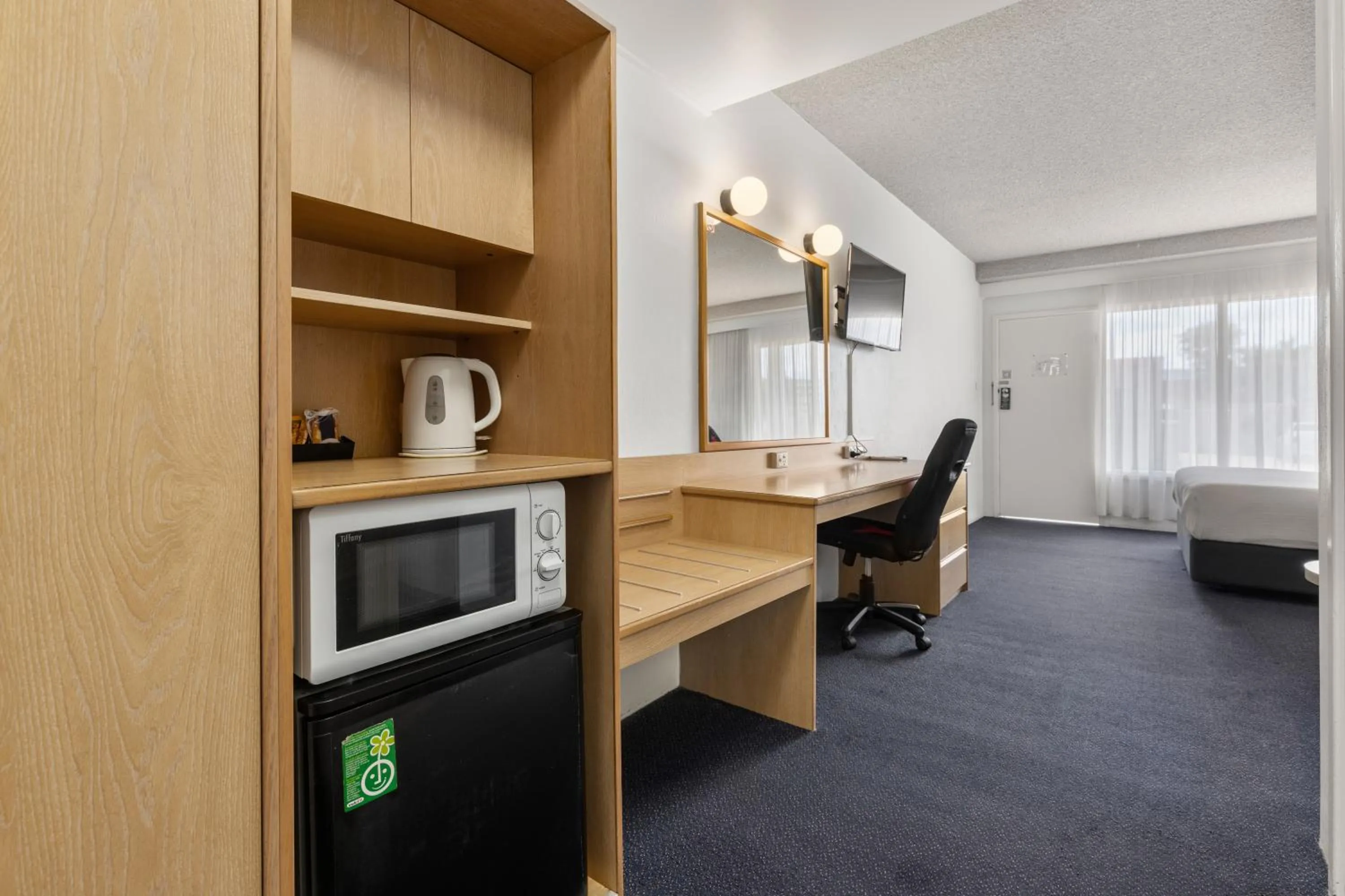 Coffee/tea facilities in Zebra Motel