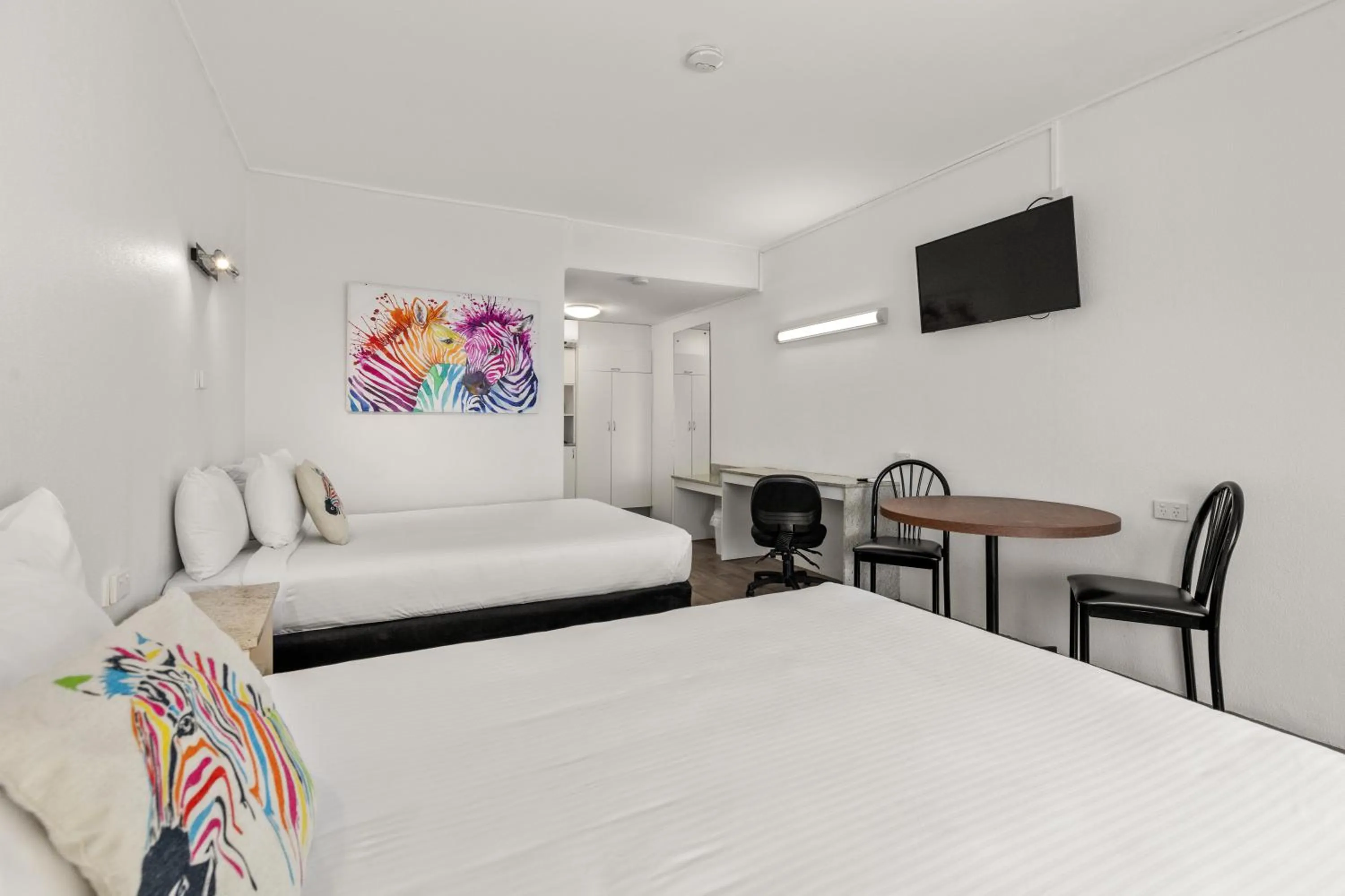 View (from property/room), Bed in Zebra Motel