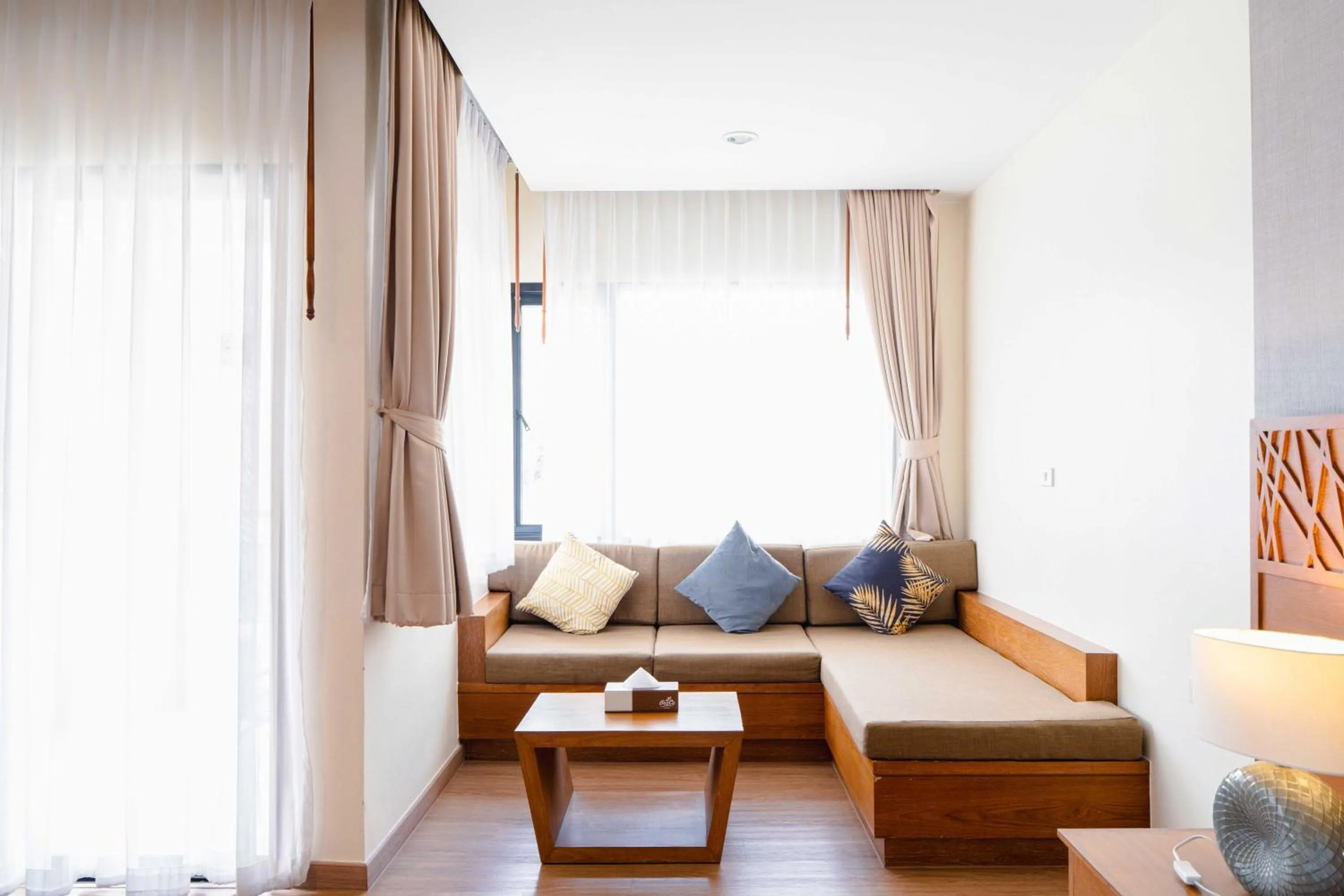 Seating area, Bed in Areca Lodge