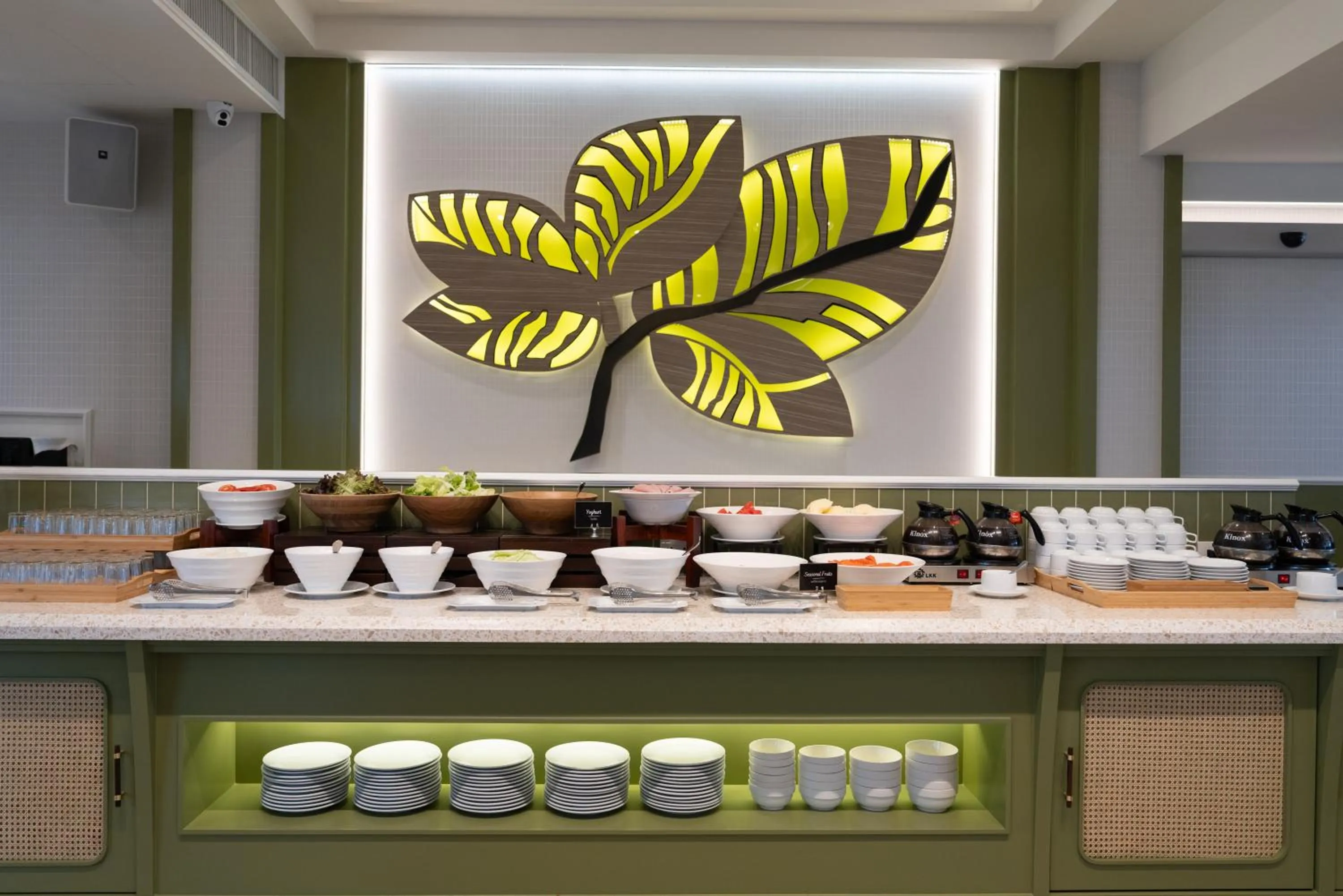 Breakfast in Areca Lodge