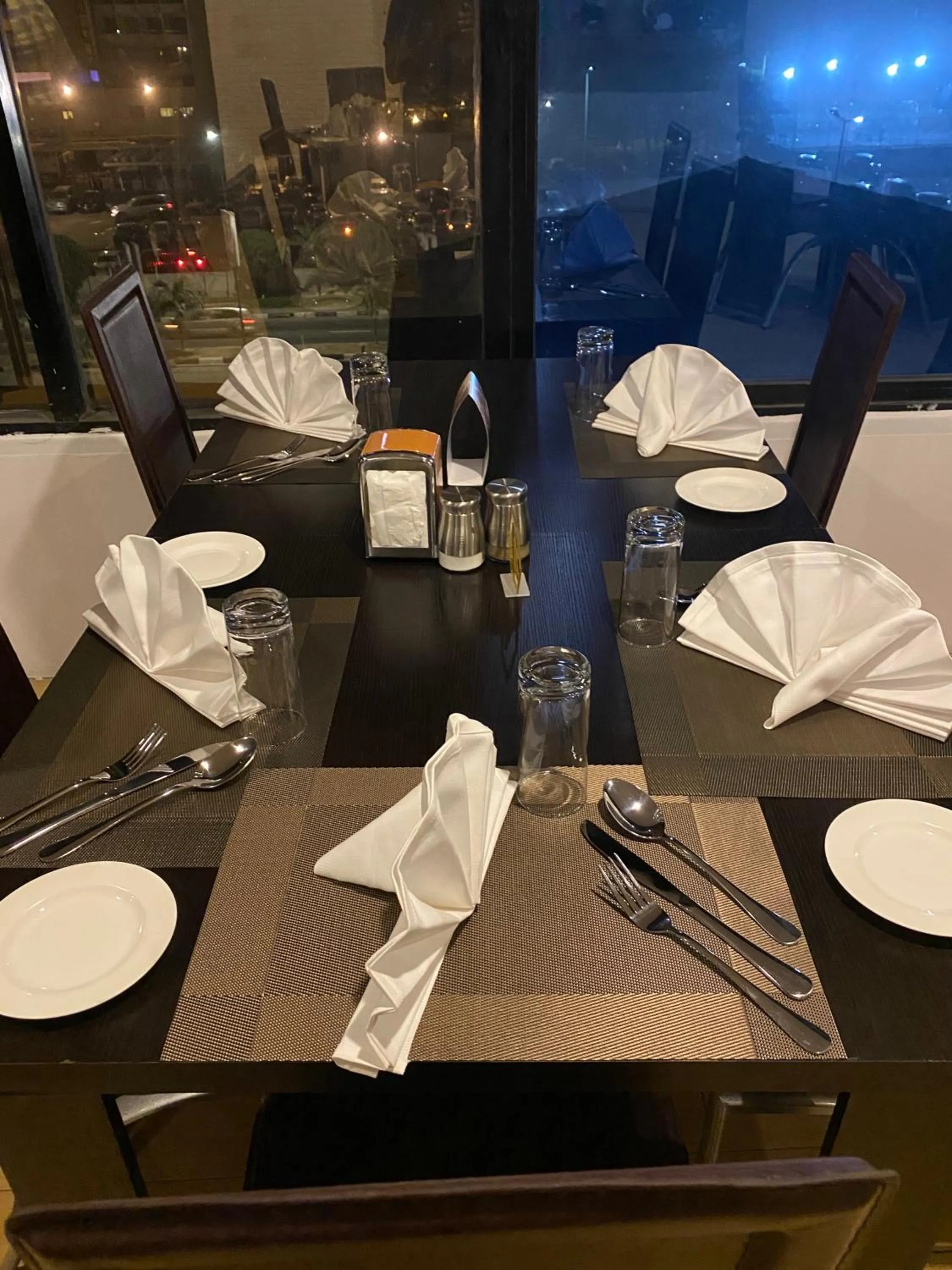 Restaurant/places to eat in Posh Hotel and Suites Victoria Island