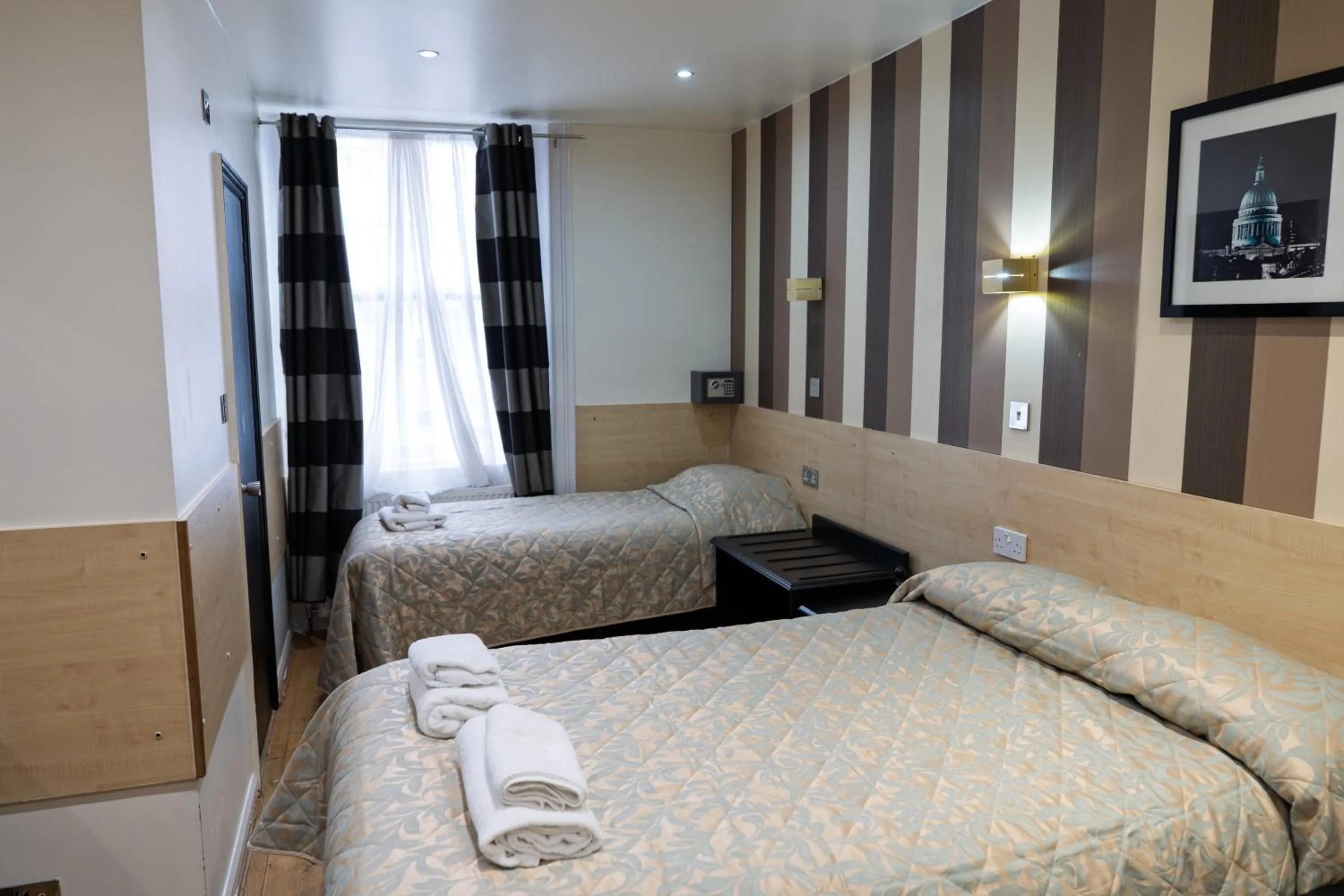 Bed in St George Hotel Paddington