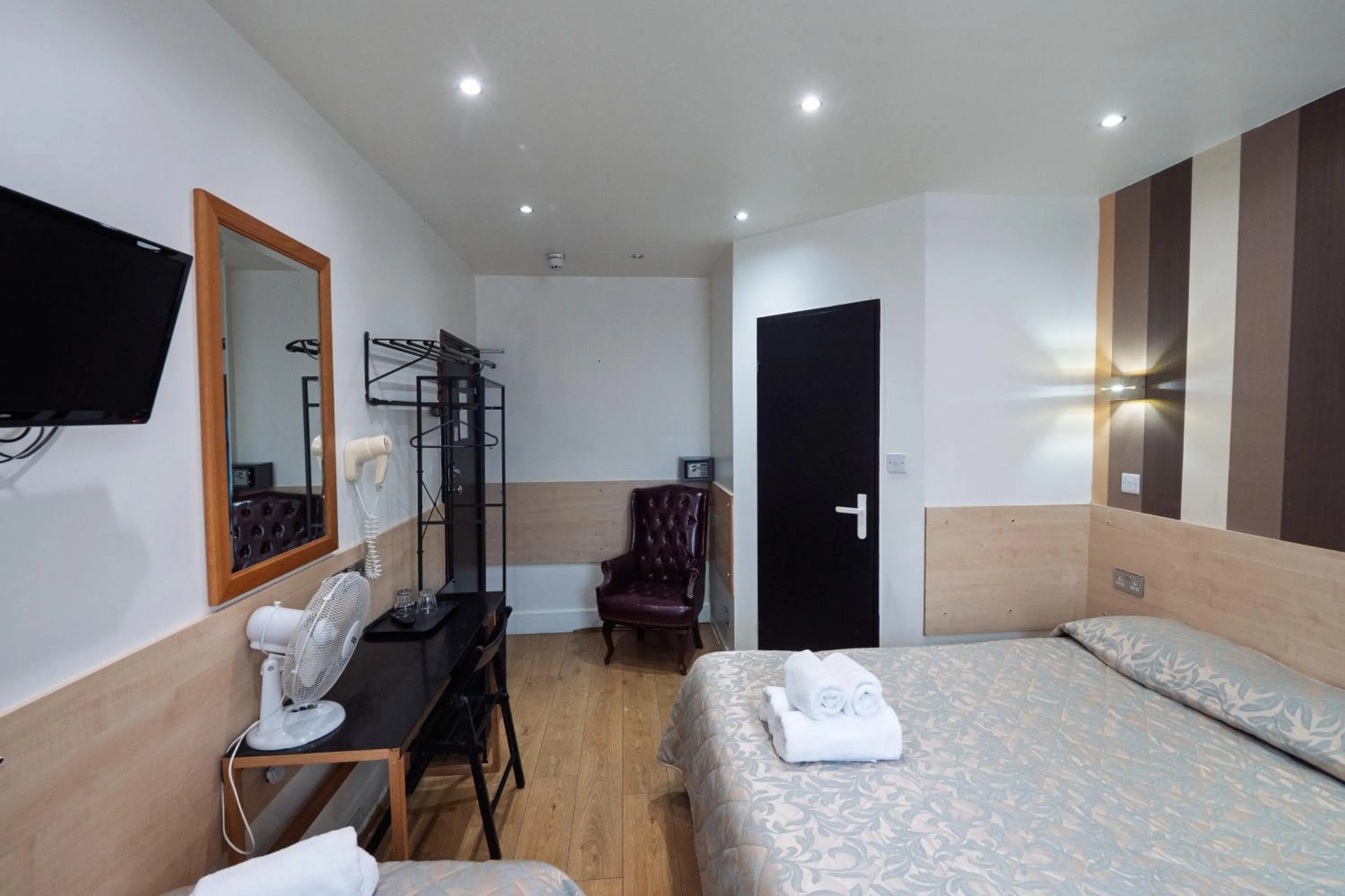 Bed in St George Hotel Paddington