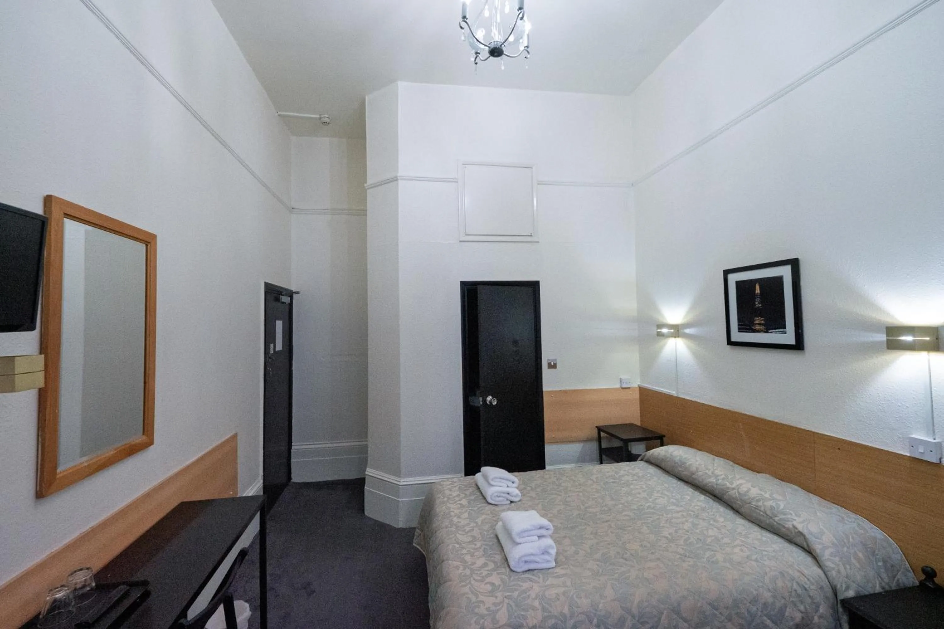 Bed in St George Hotel Paddington