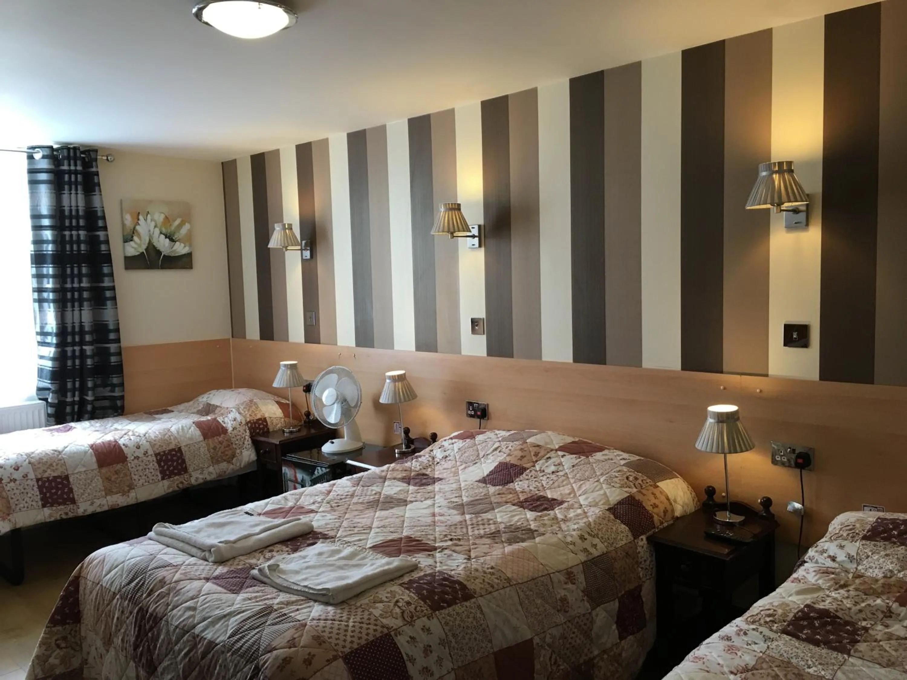 Photo of the whole room, Bed in St George Hotel