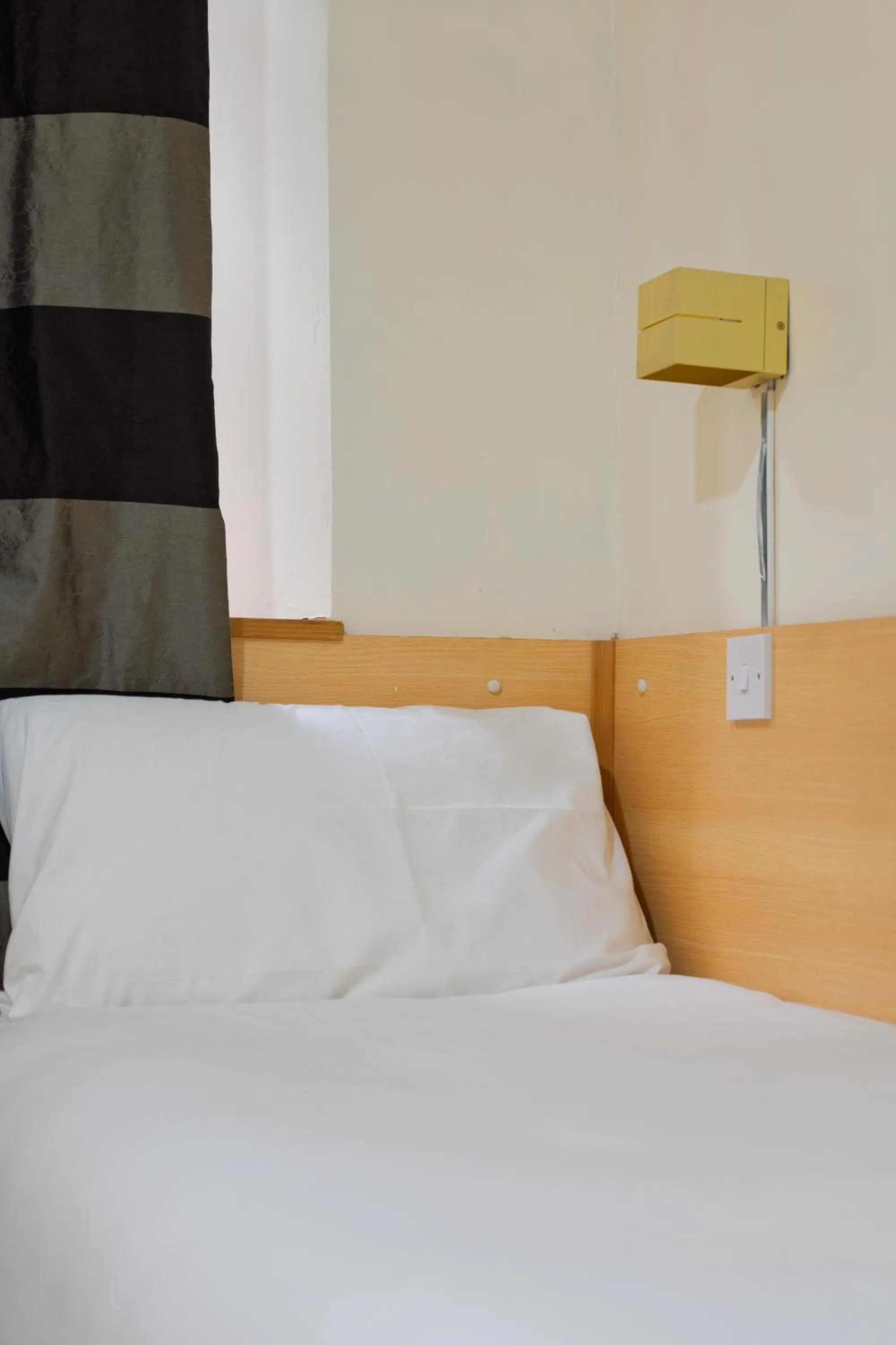 Bedroom, Bed in St George Hotel Paddington