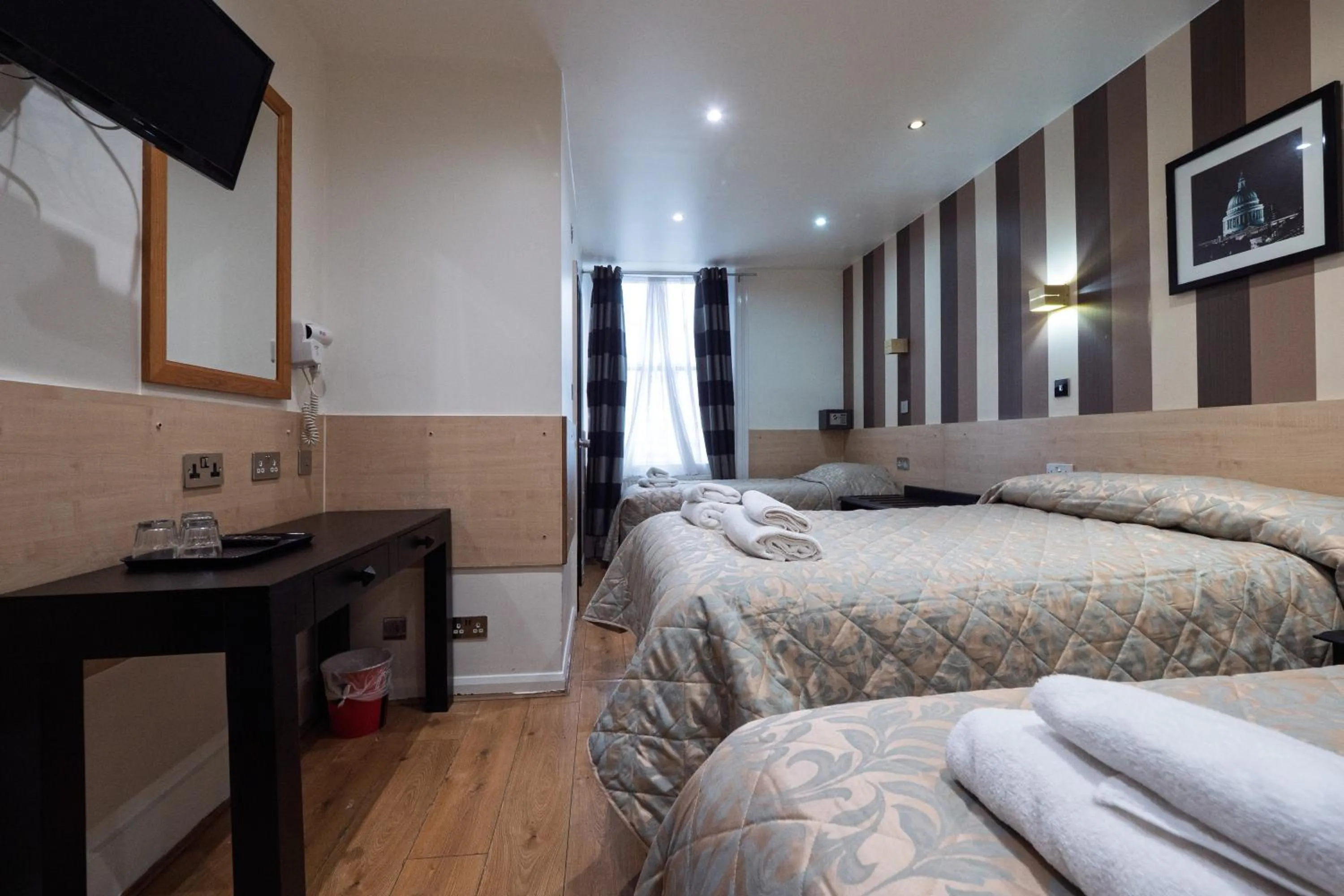 Bed in St George Hotel Paddington