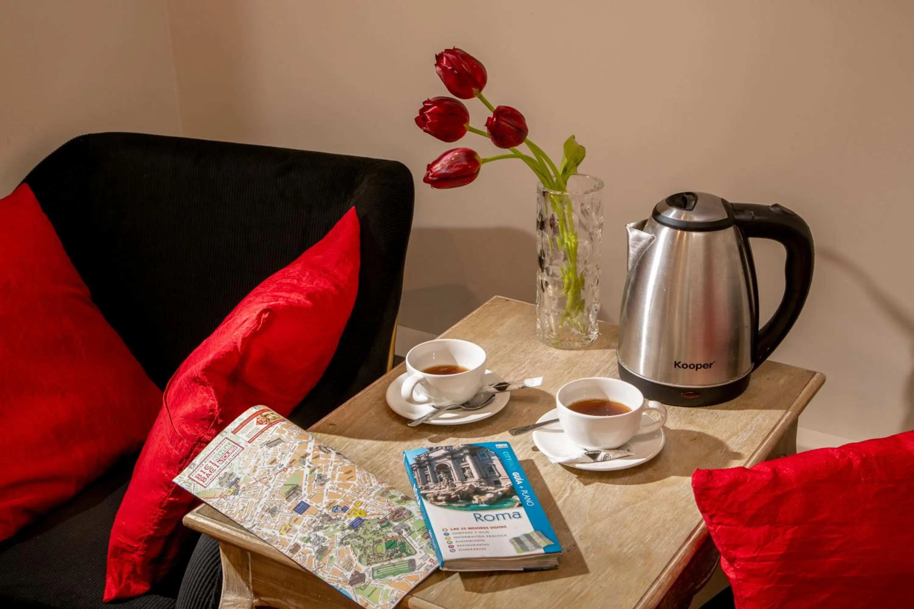 Coffee/tea facilities in Avignonesi Suites - CA Domus Collection