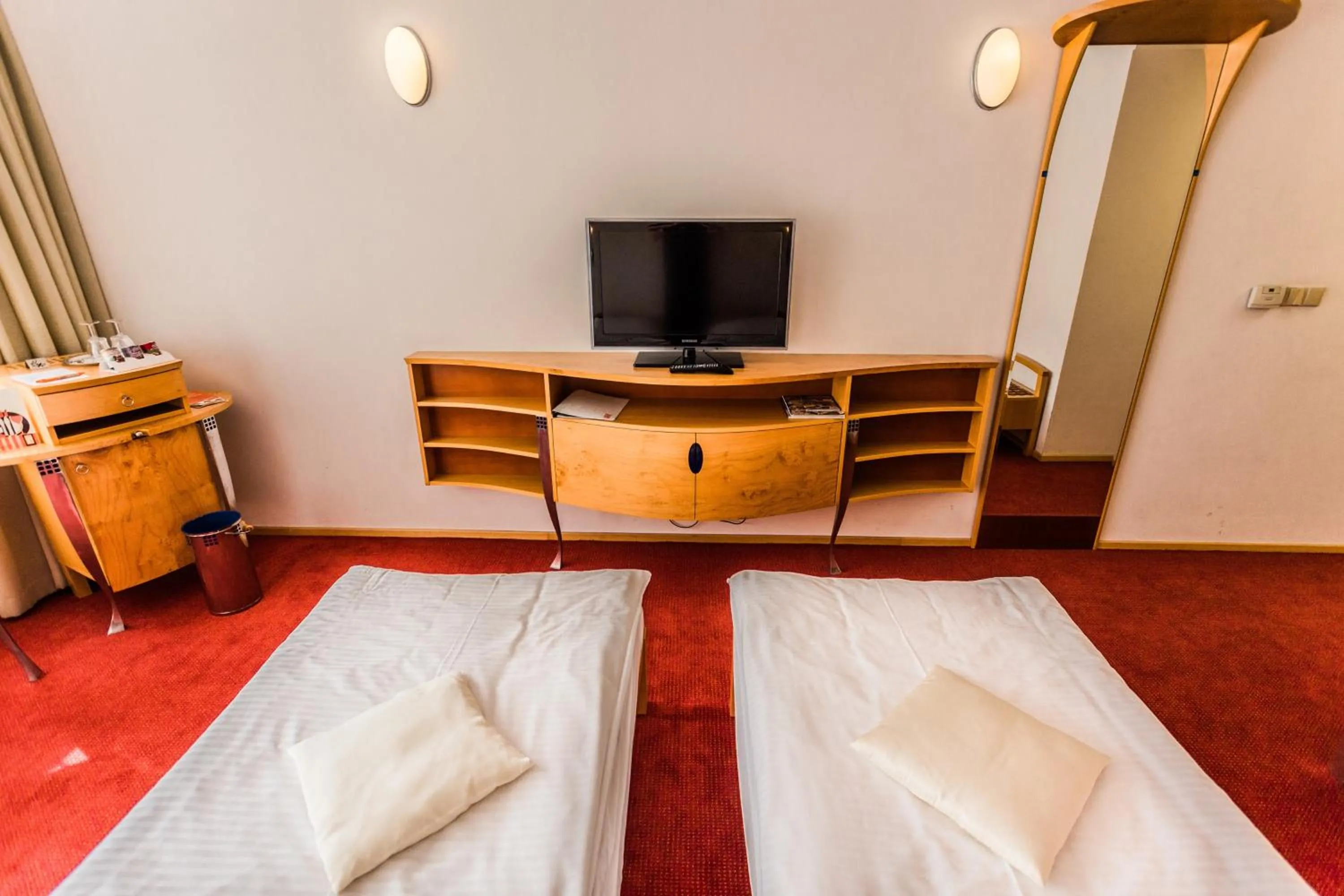 TV and multimedia, Bed in Hotel SET