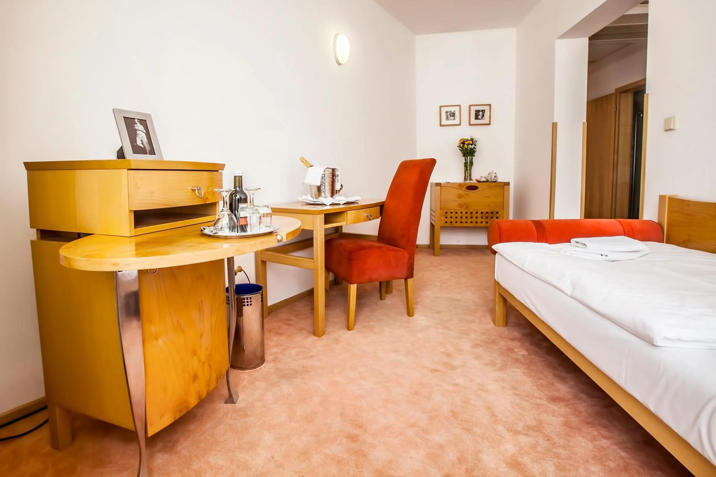 Coffee/tea facilities, Bed in Hotel SET