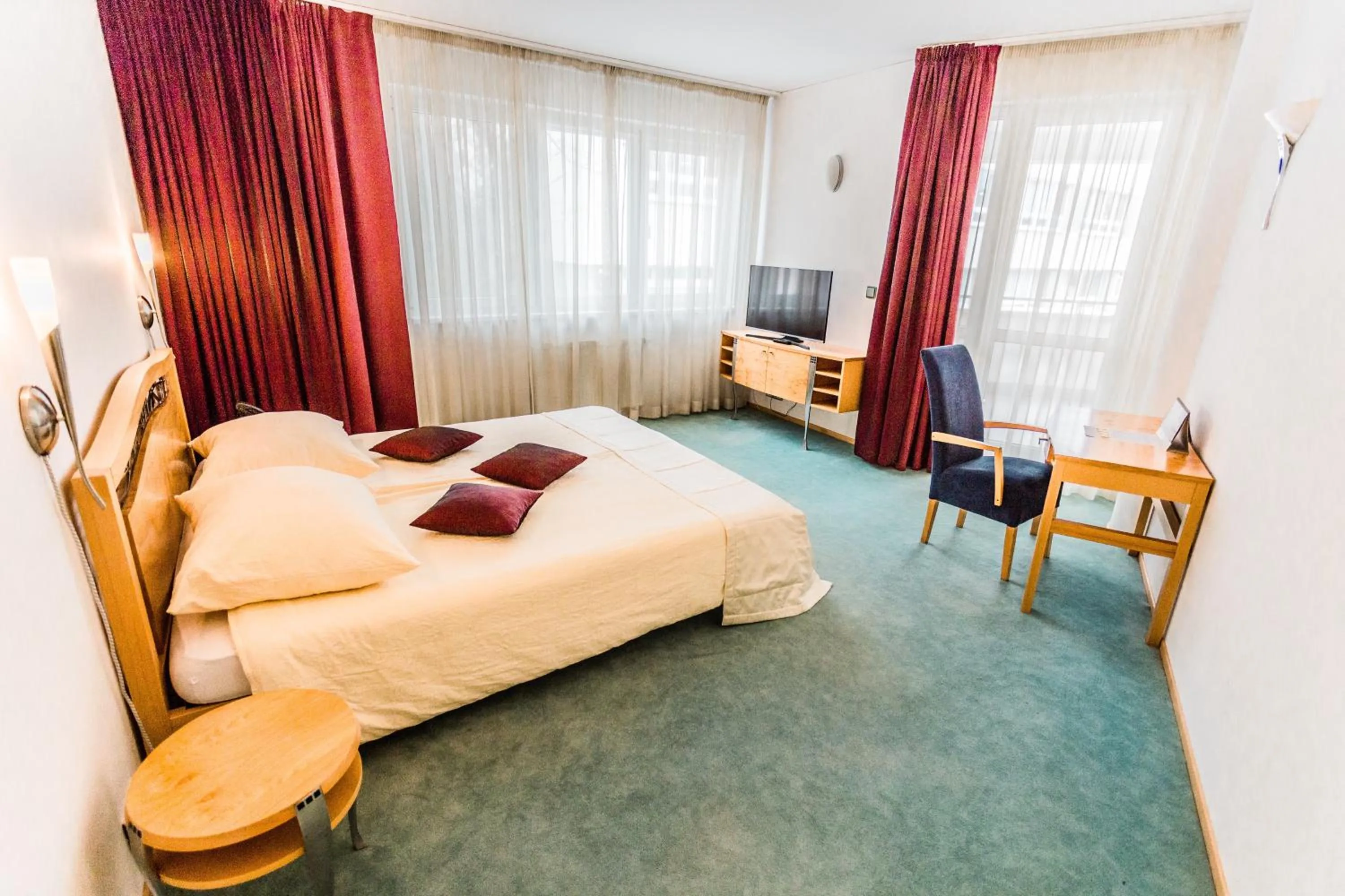 TV and multimedia, Bed in Hotel SET