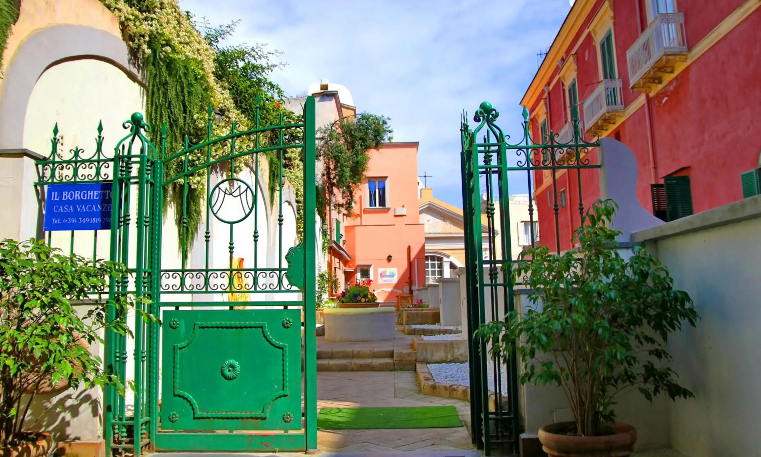 Property building in Il Borghetto Apartments & Rooms