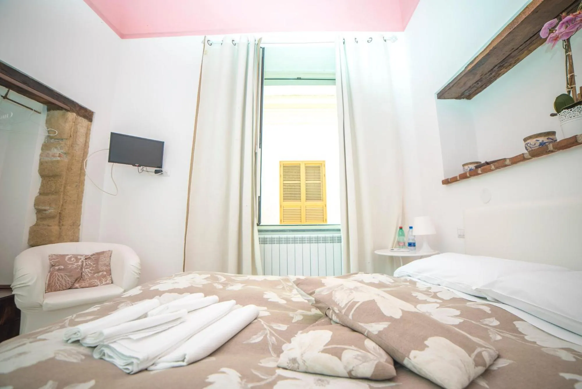 Bed in Il Borghetto Apartments & Rooms