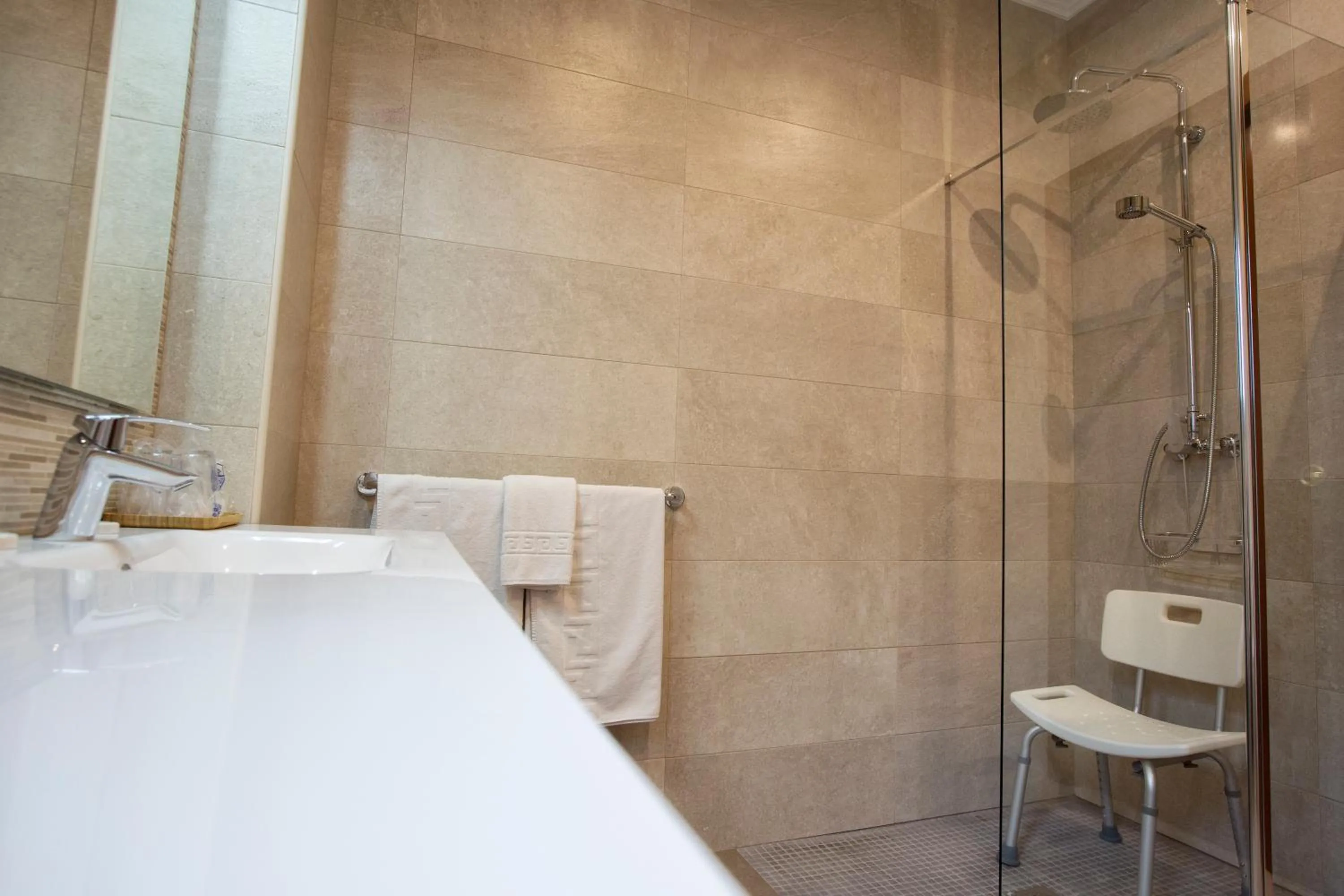 Shower in Hotel Ribadesella Playa