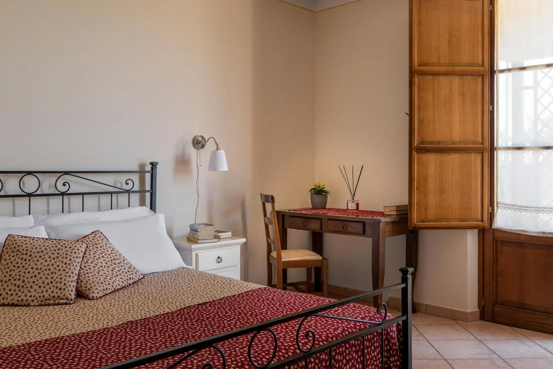 Photo of the whole room, Bed in Residence Serristori