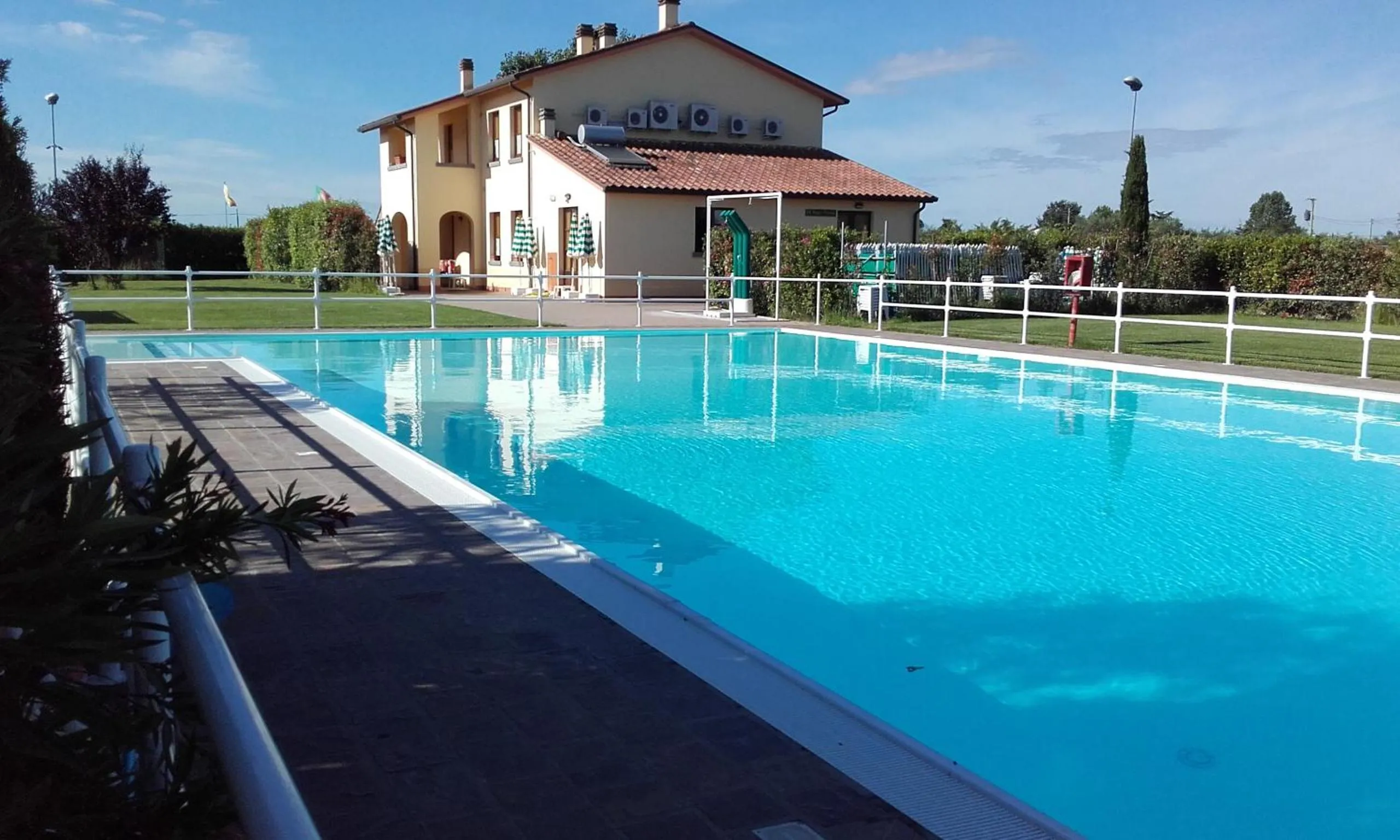 Swimming pool in Residence Serristori
