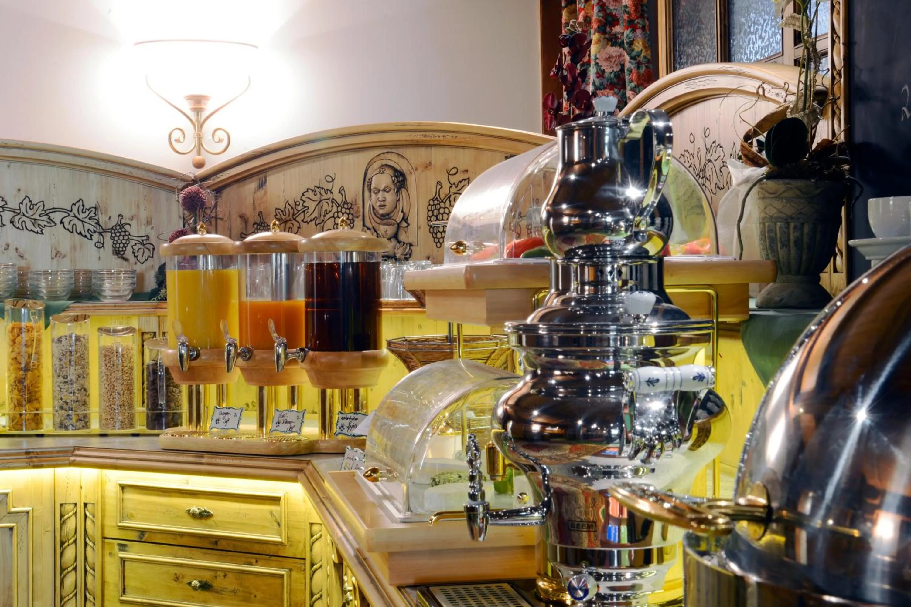 Restaurant/places to eat in Hotel Gondel