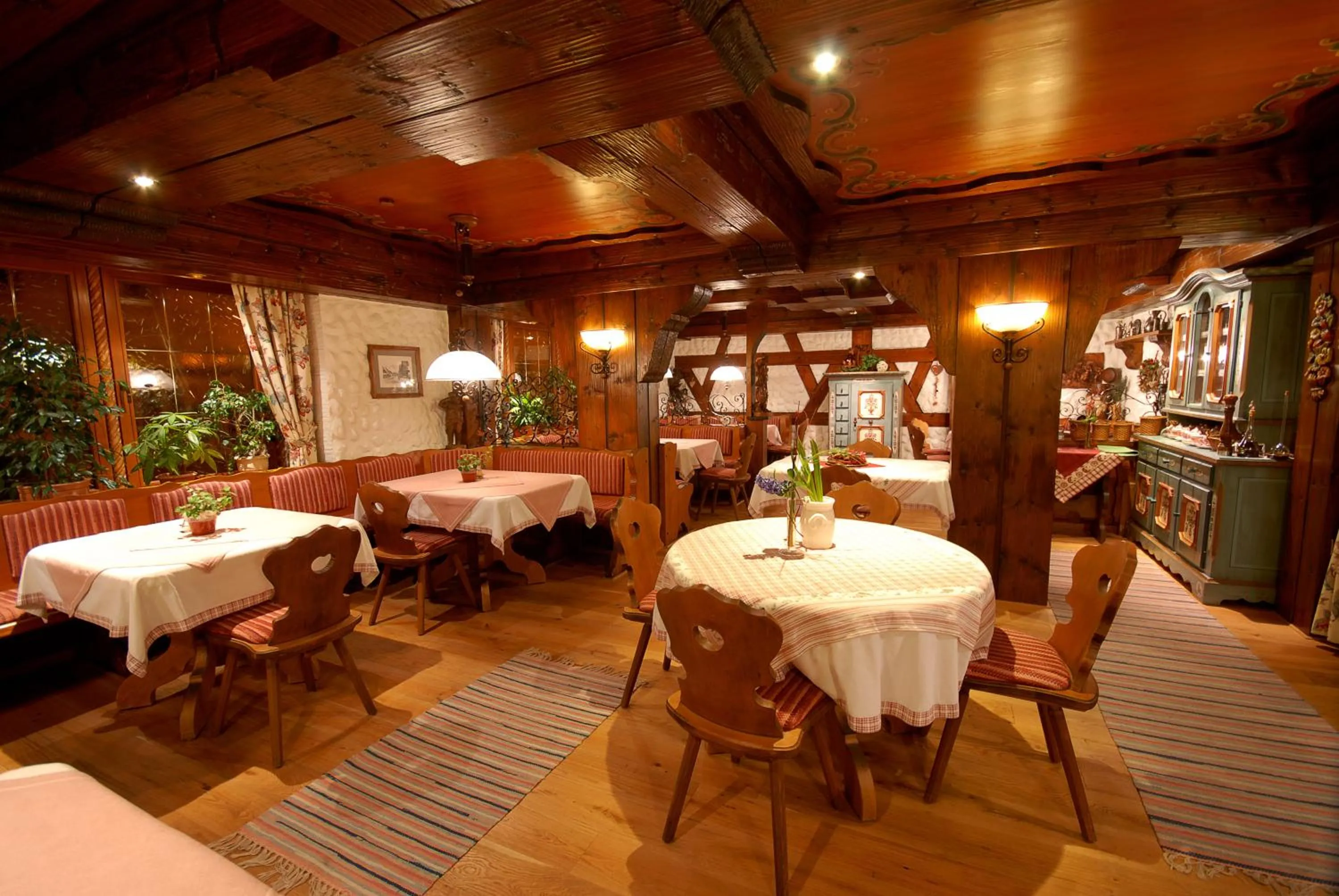 Restaurant/places to eat in Hotel Gondel