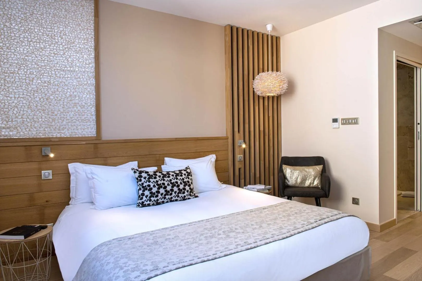 Bed in Château De Massillan