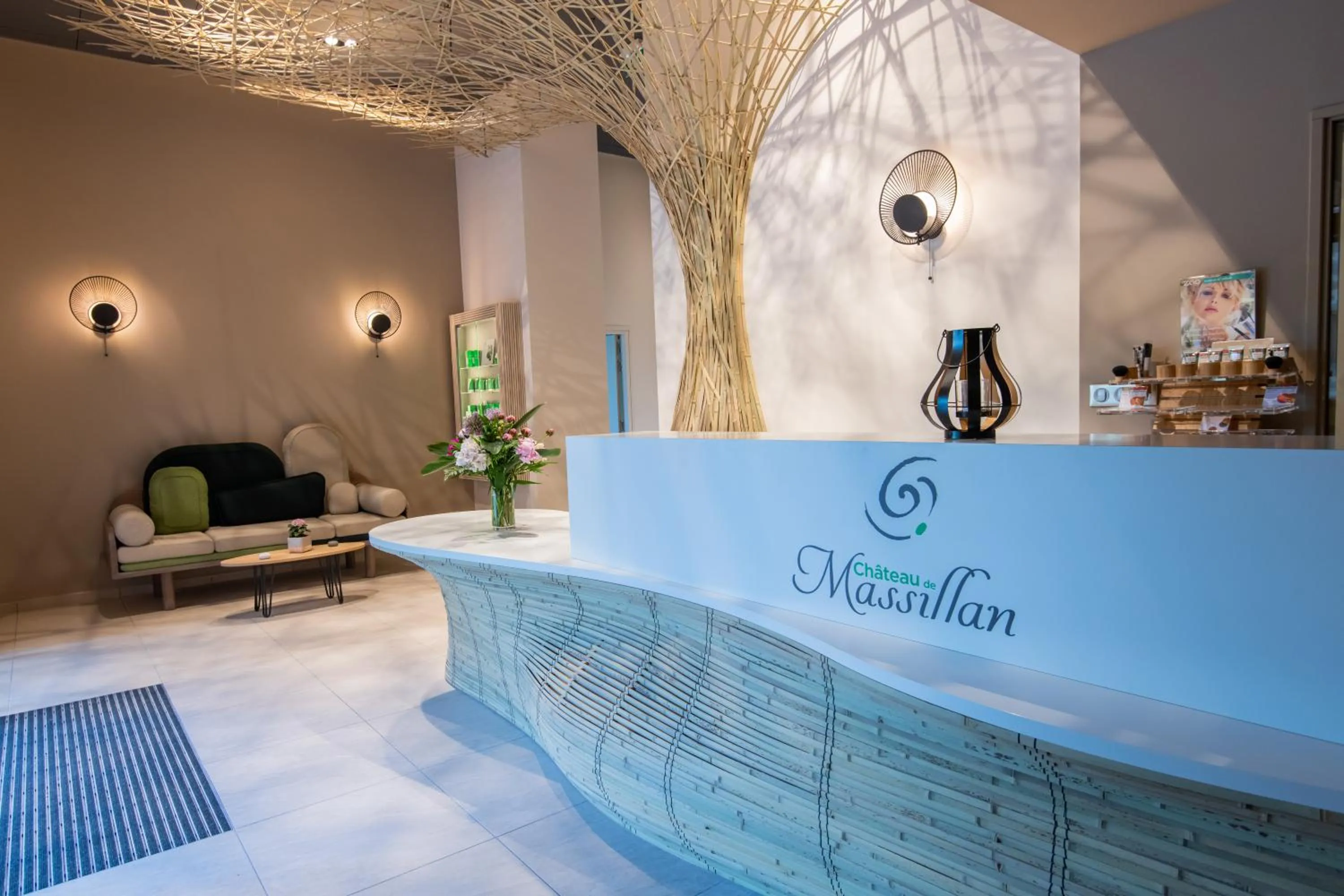 Lobby or reception in Château De Massillan