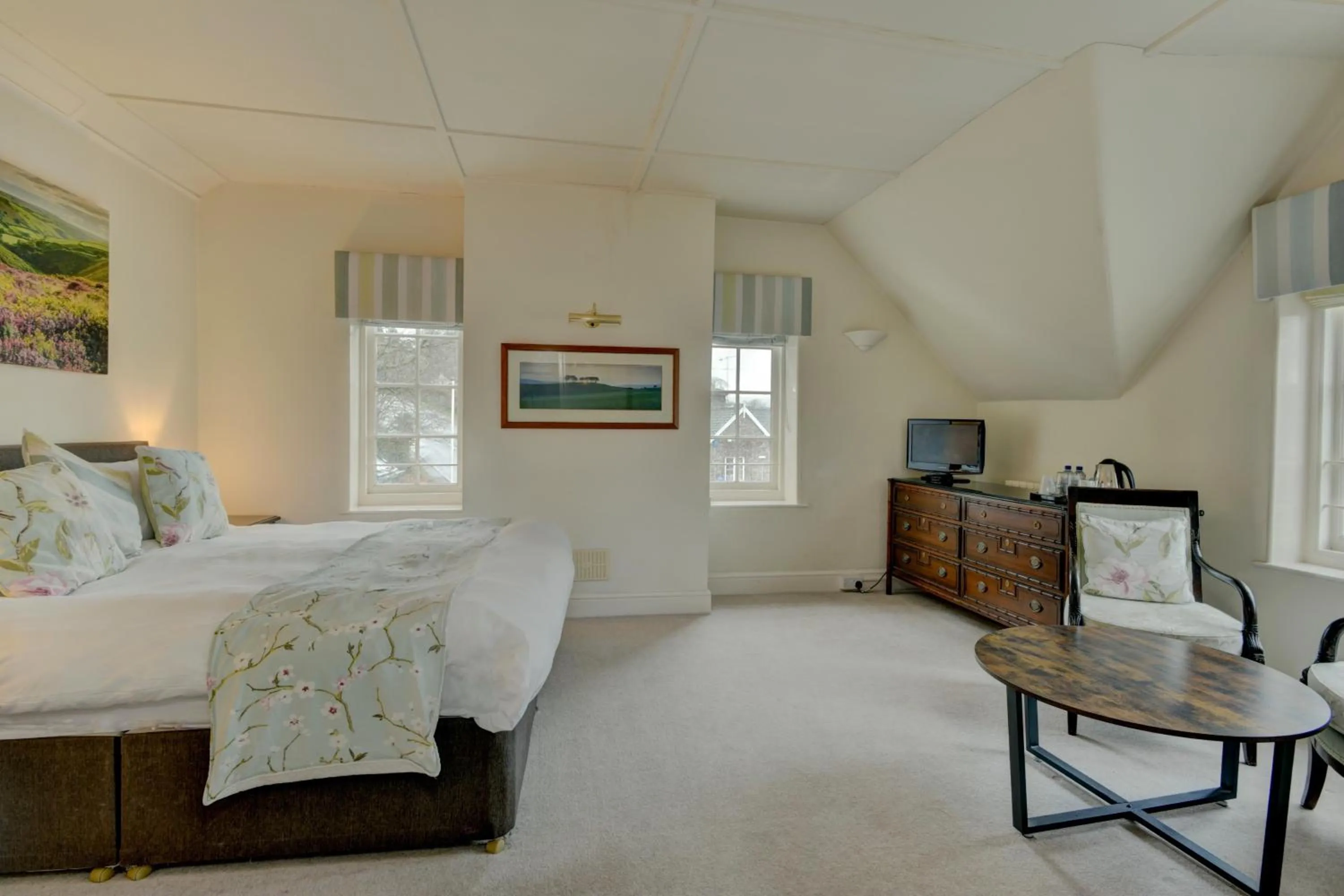 Bedroom, Bed in The Crown Hotel