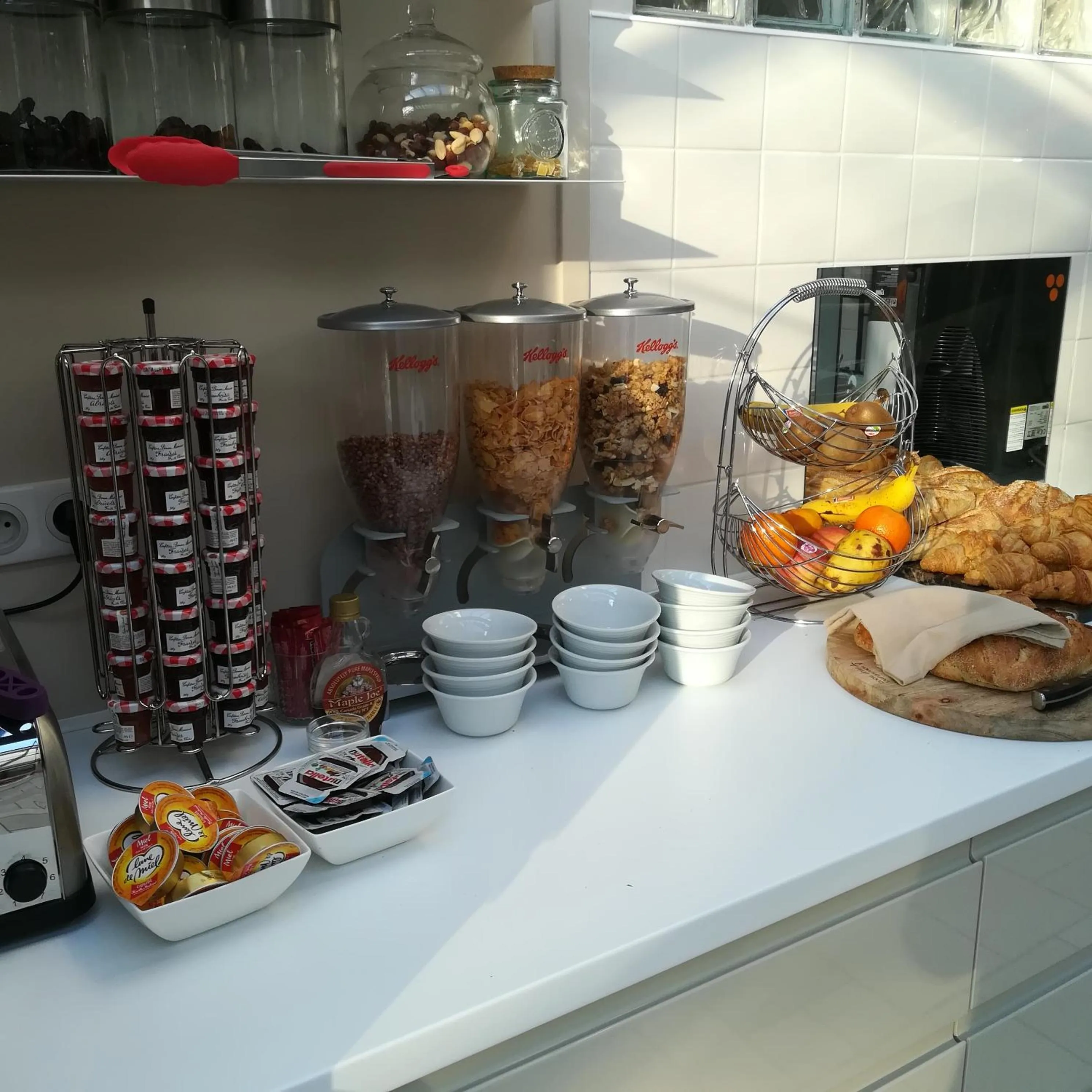 Buffet breakfast in Hotel Jean Moët