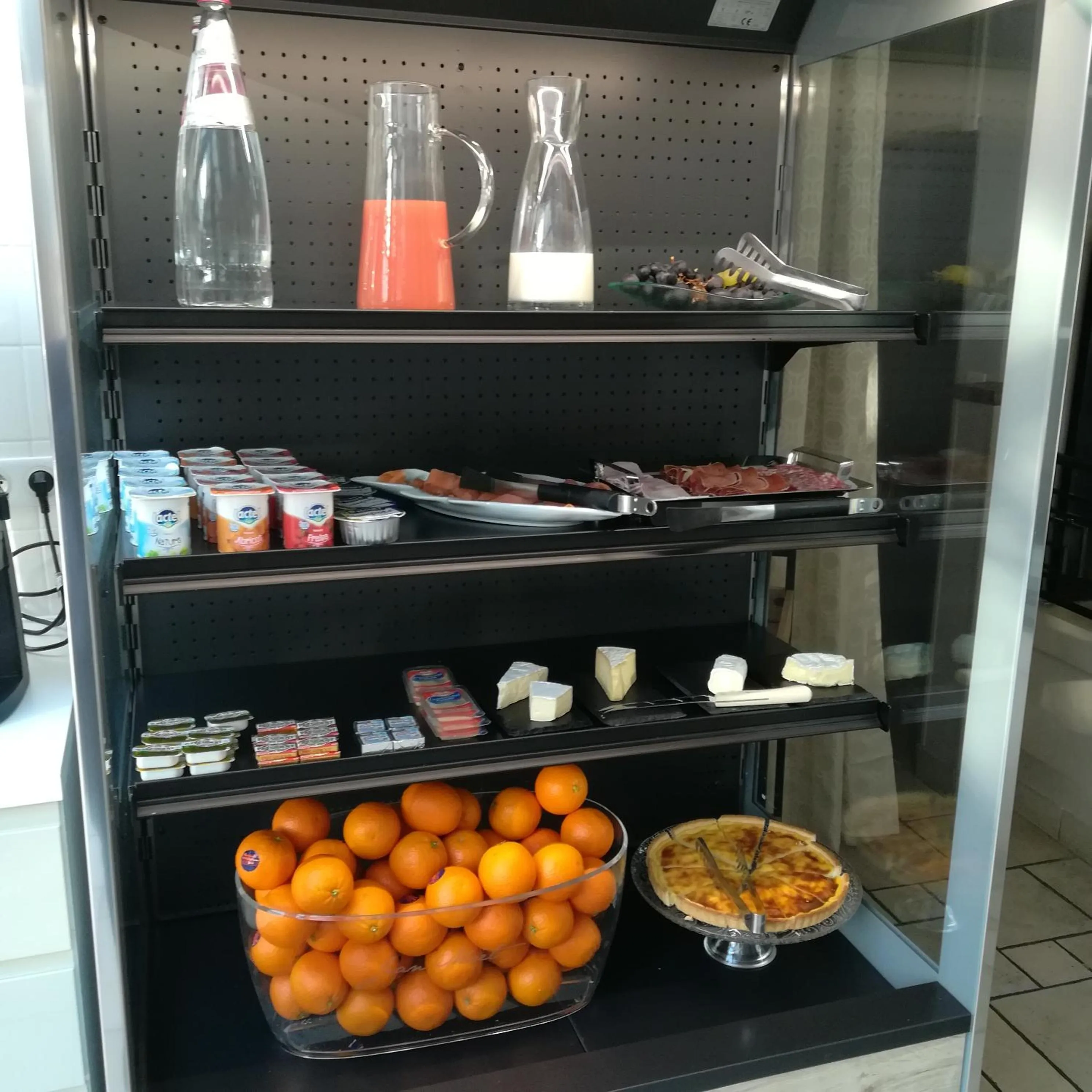 Buffet breakfast in Hotel Jean Moët