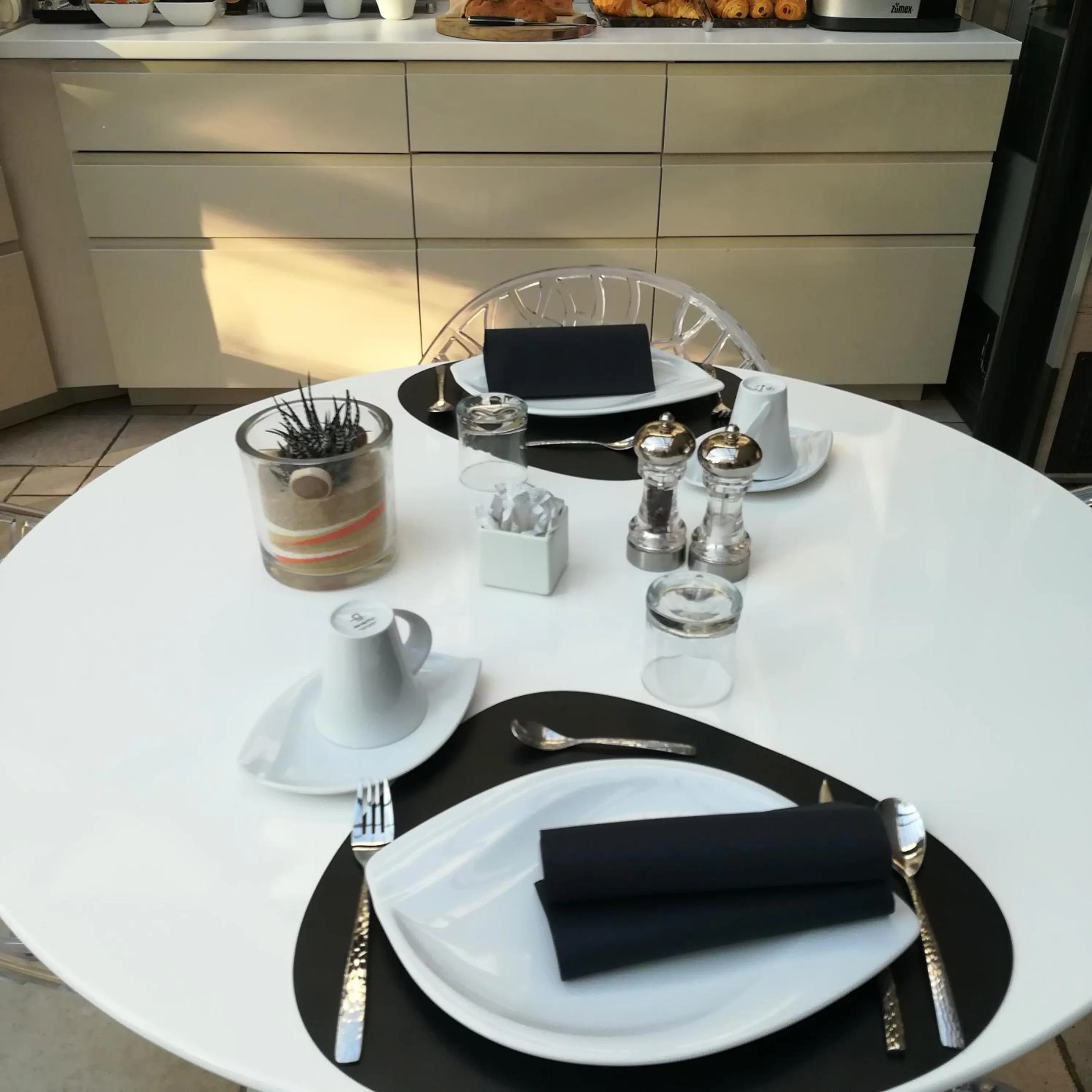 Dining area in Hotel Jean Moët