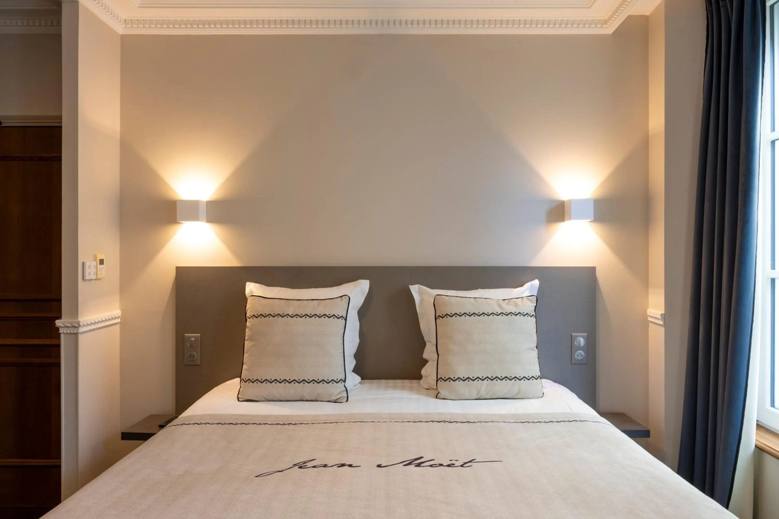 Bed in Hotel Jean Moët