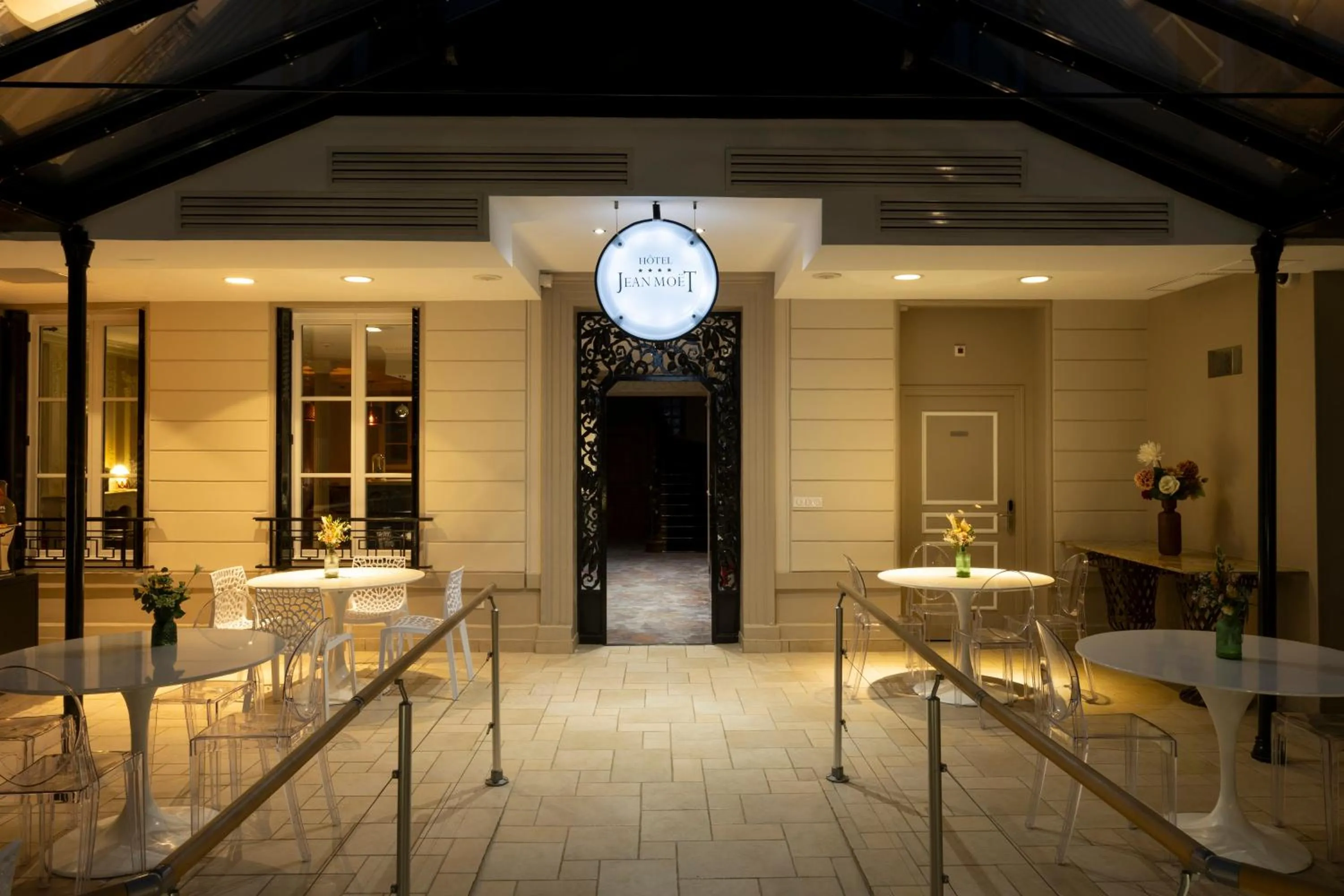 Property building in Hotel Jean Moët