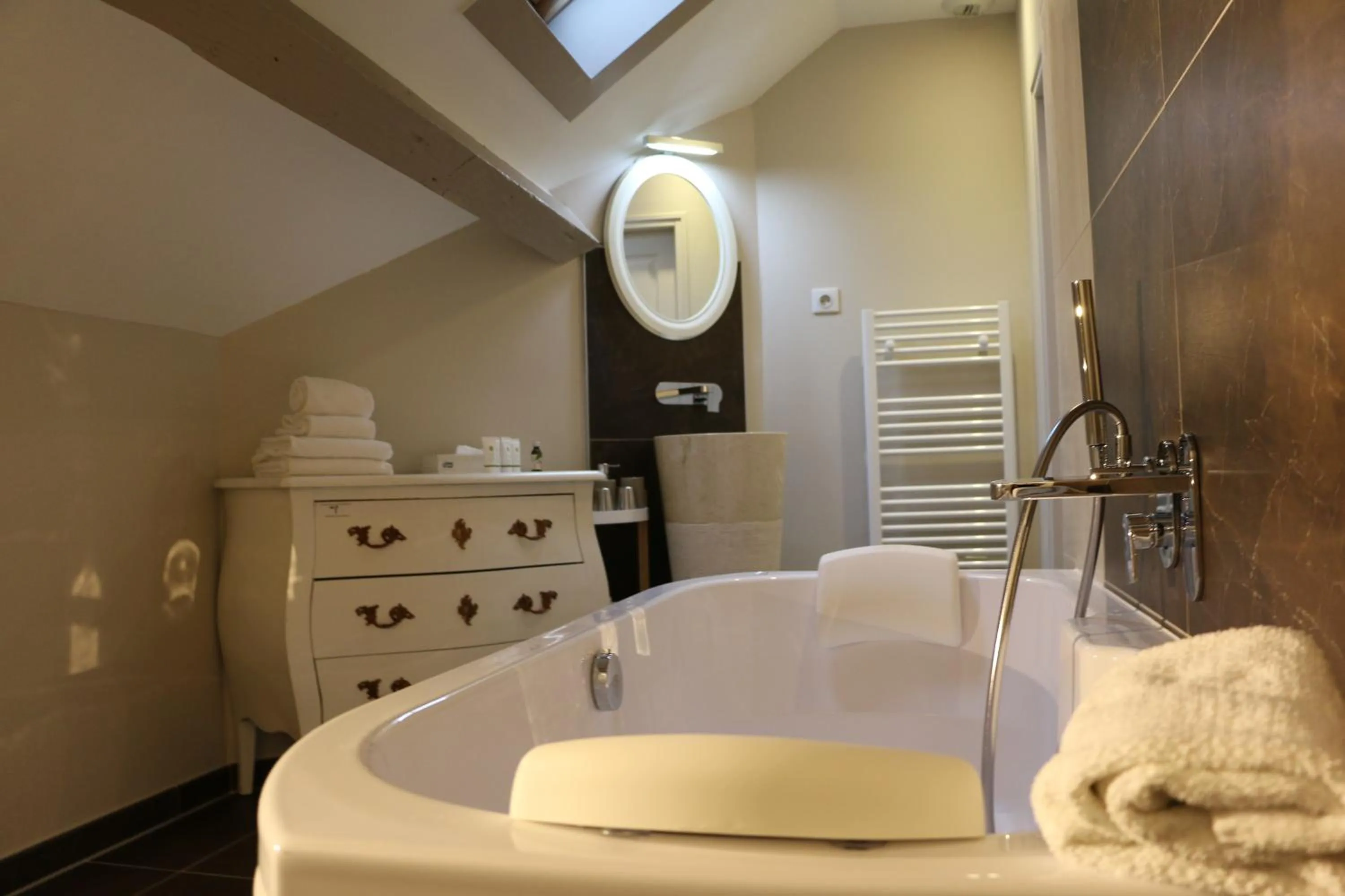 Hot Tub in Hotel Jean Moët