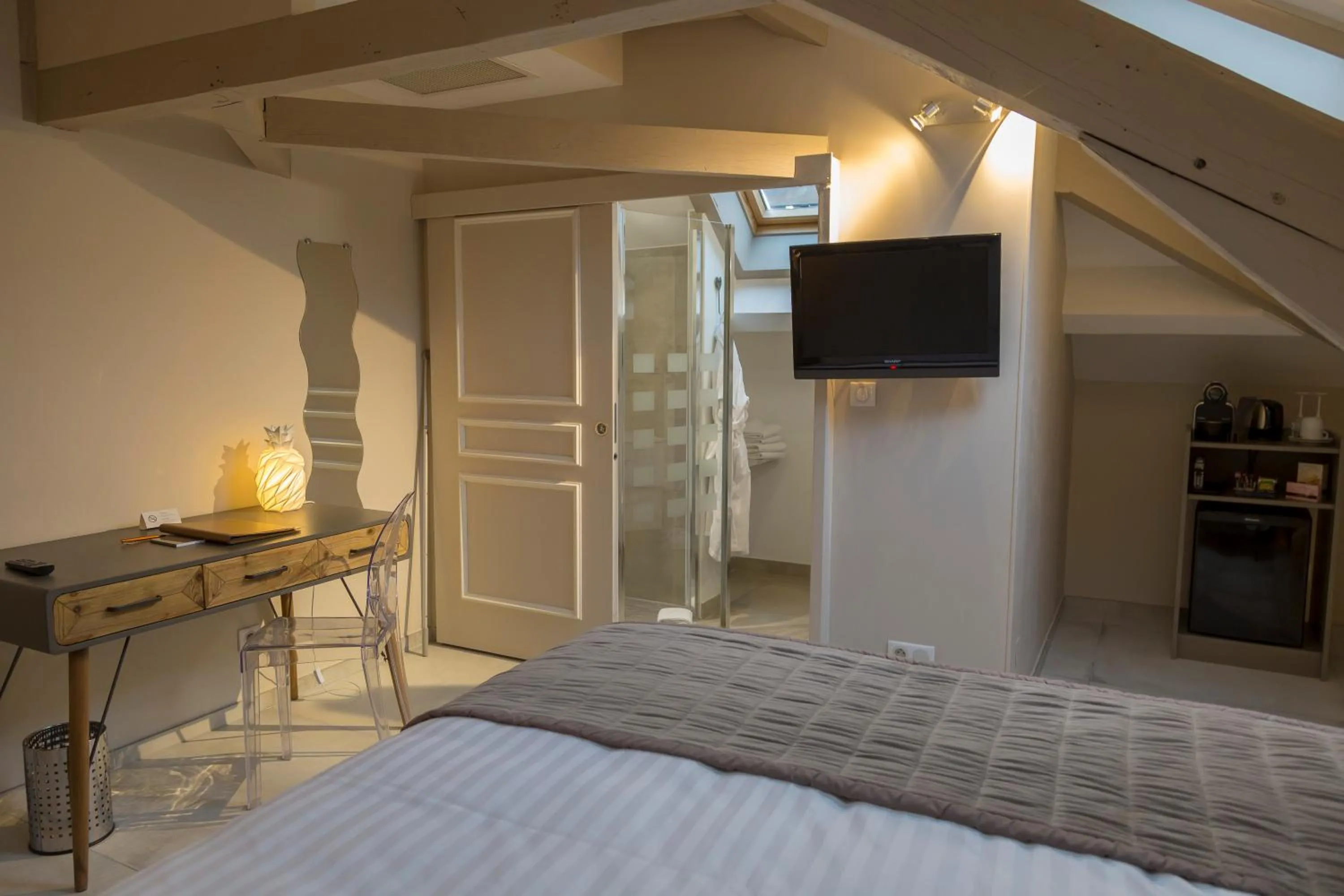 Bed in Hotel Jean Moët