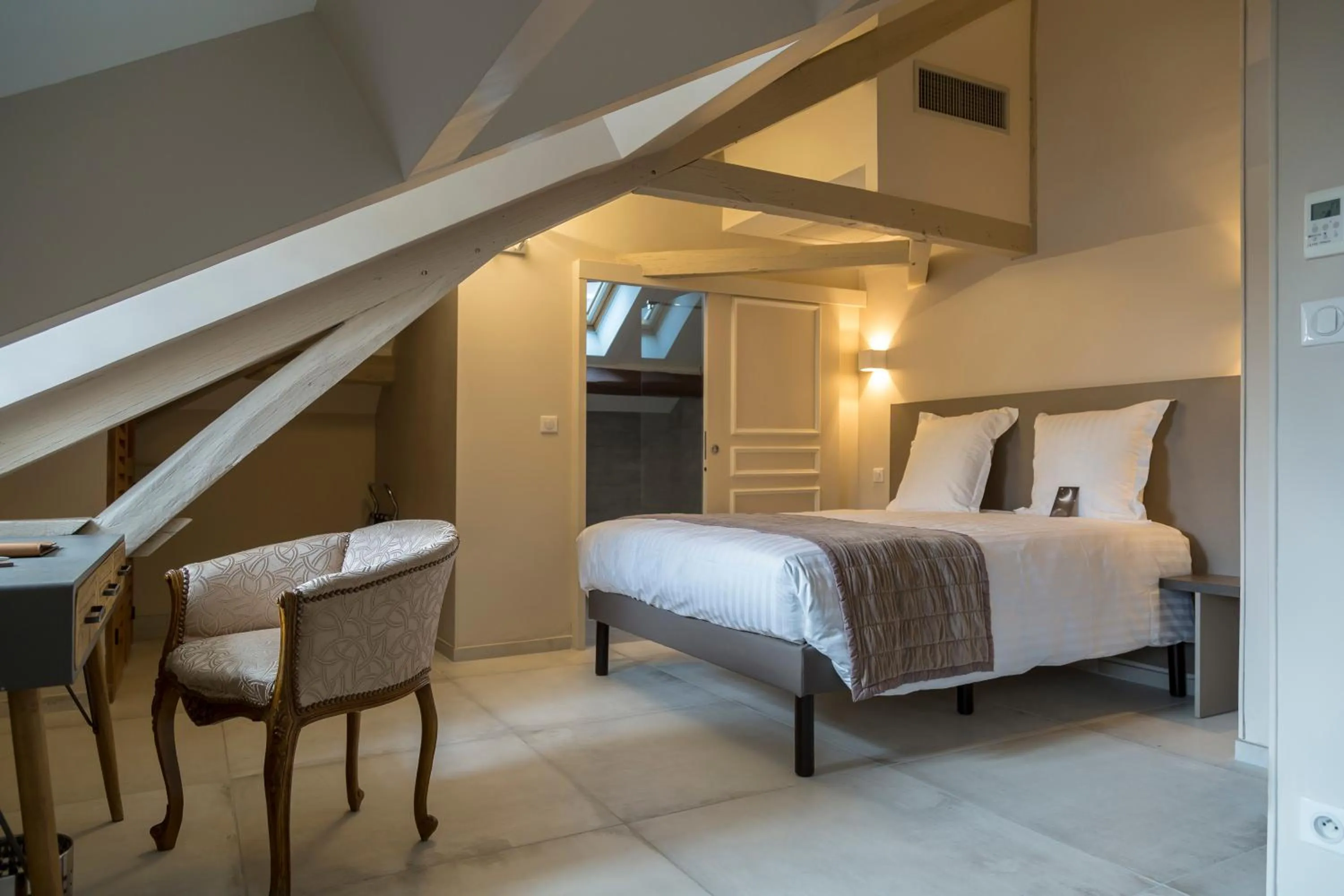 Photo of the whole room, Bed in Hotel Jean Moët