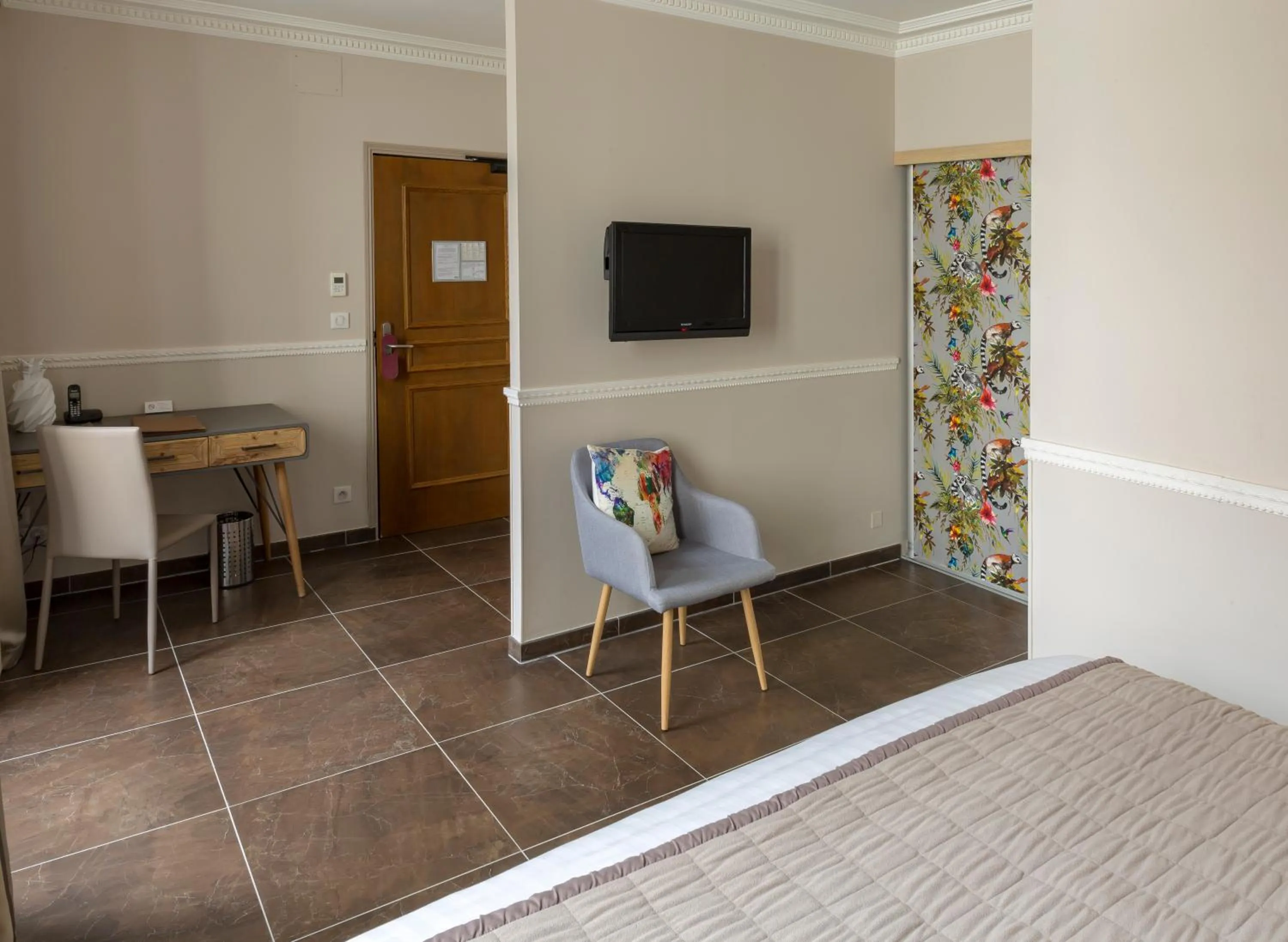 Photo of the whole room in Hotel Jean Moët