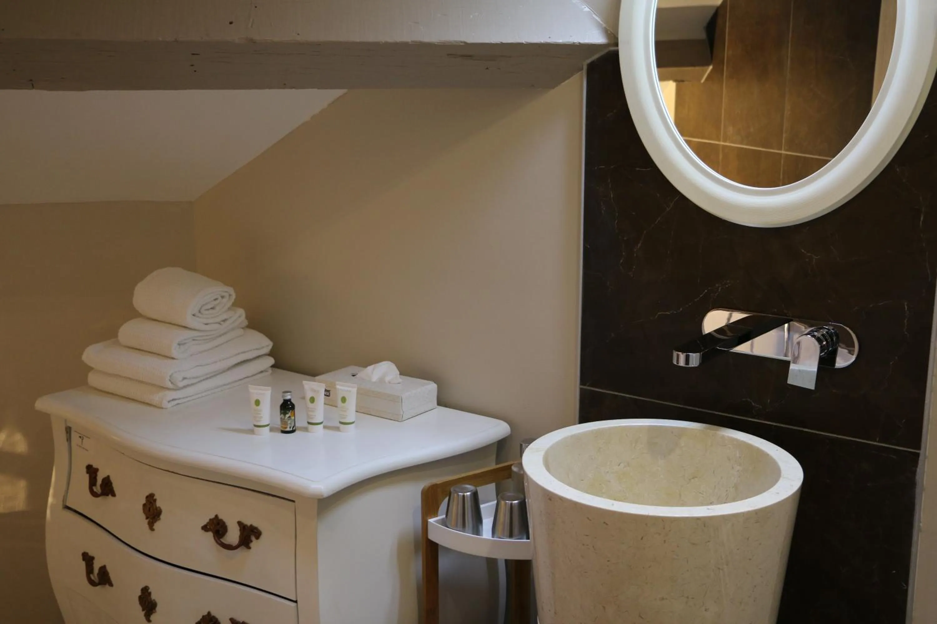 Bathroom in Hotel Jean Moët