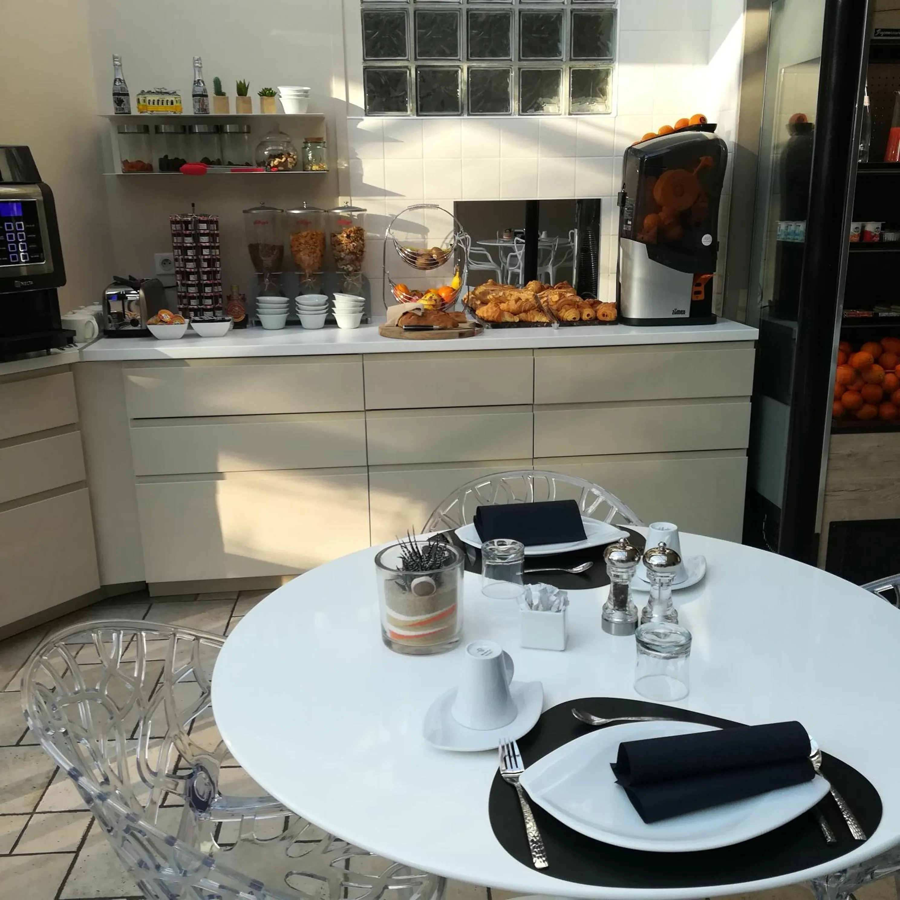 Dining area in Hotel Jean Moët