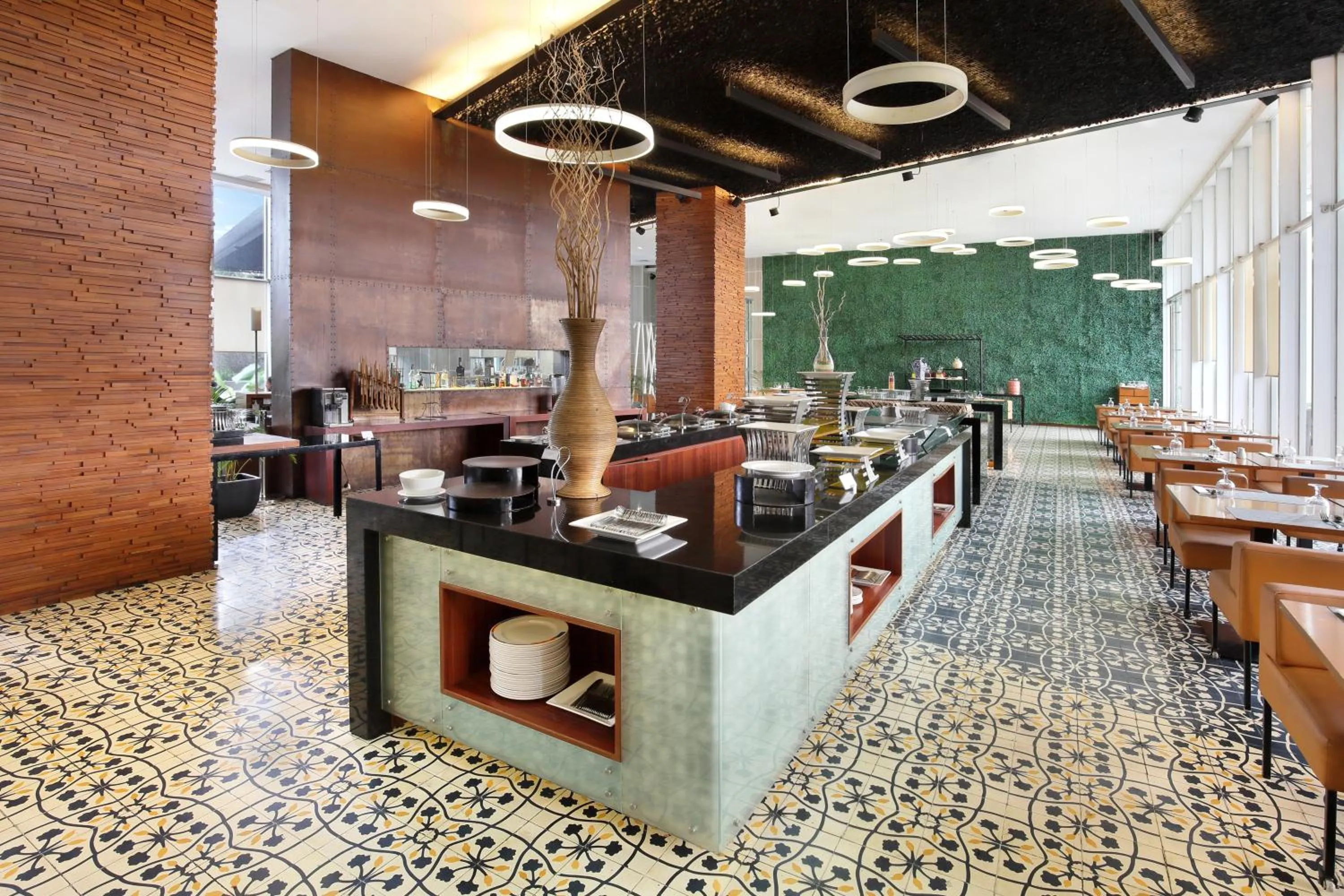 Restaurant/places to eat in Novotel Bandung