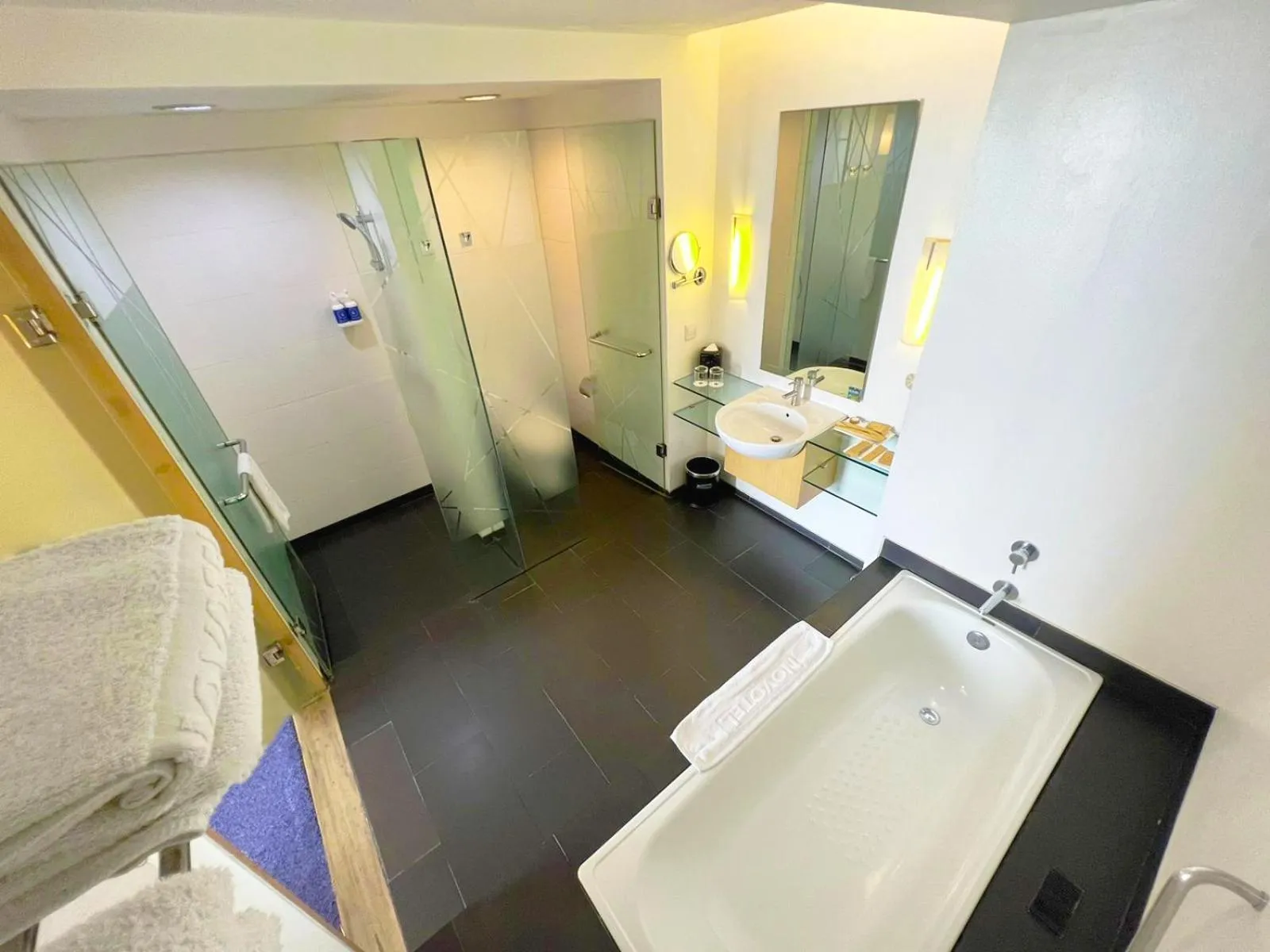 Shower in Novotel Bandung