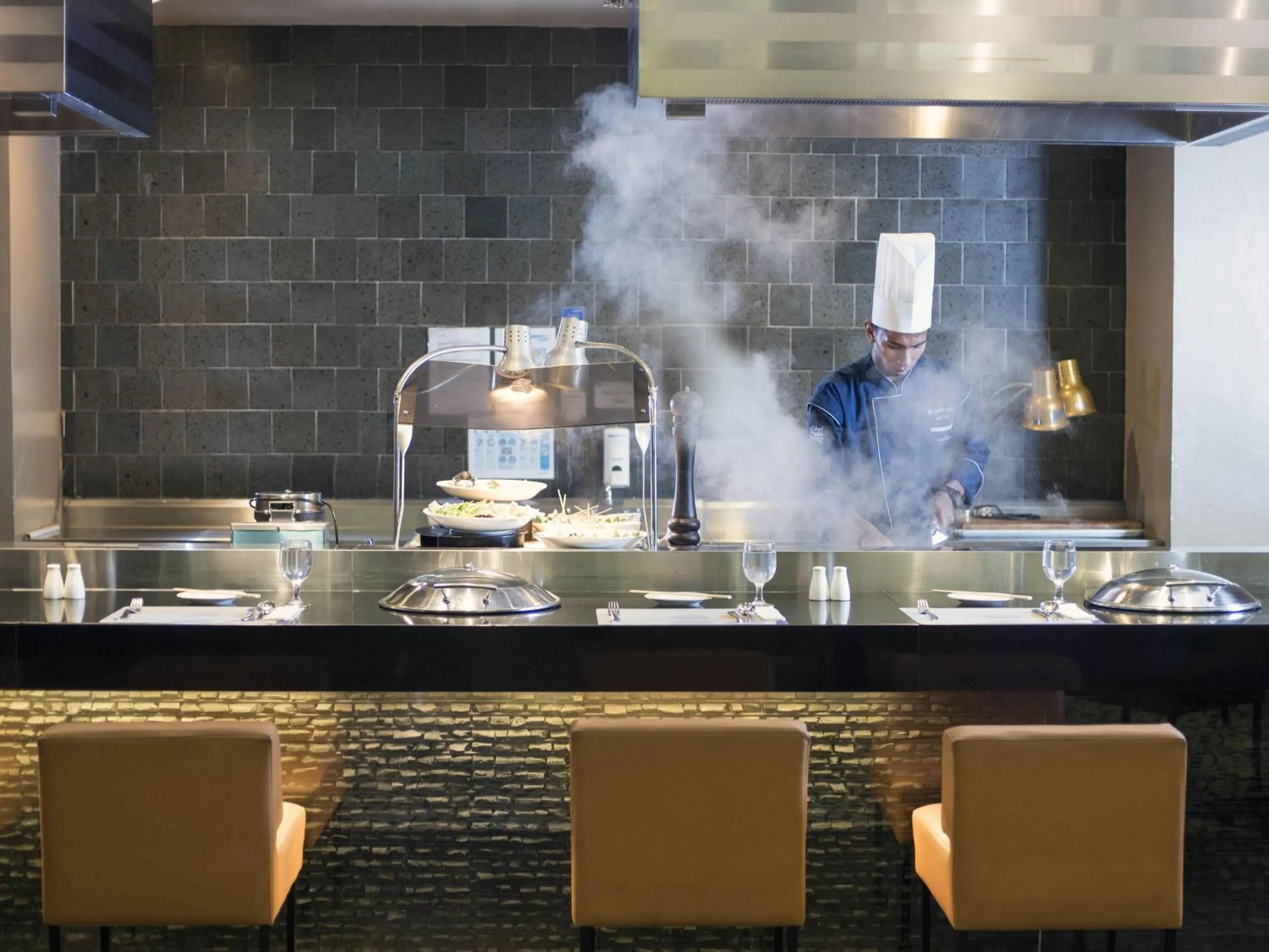 Restaurant/places to eat in Novotel Bandung