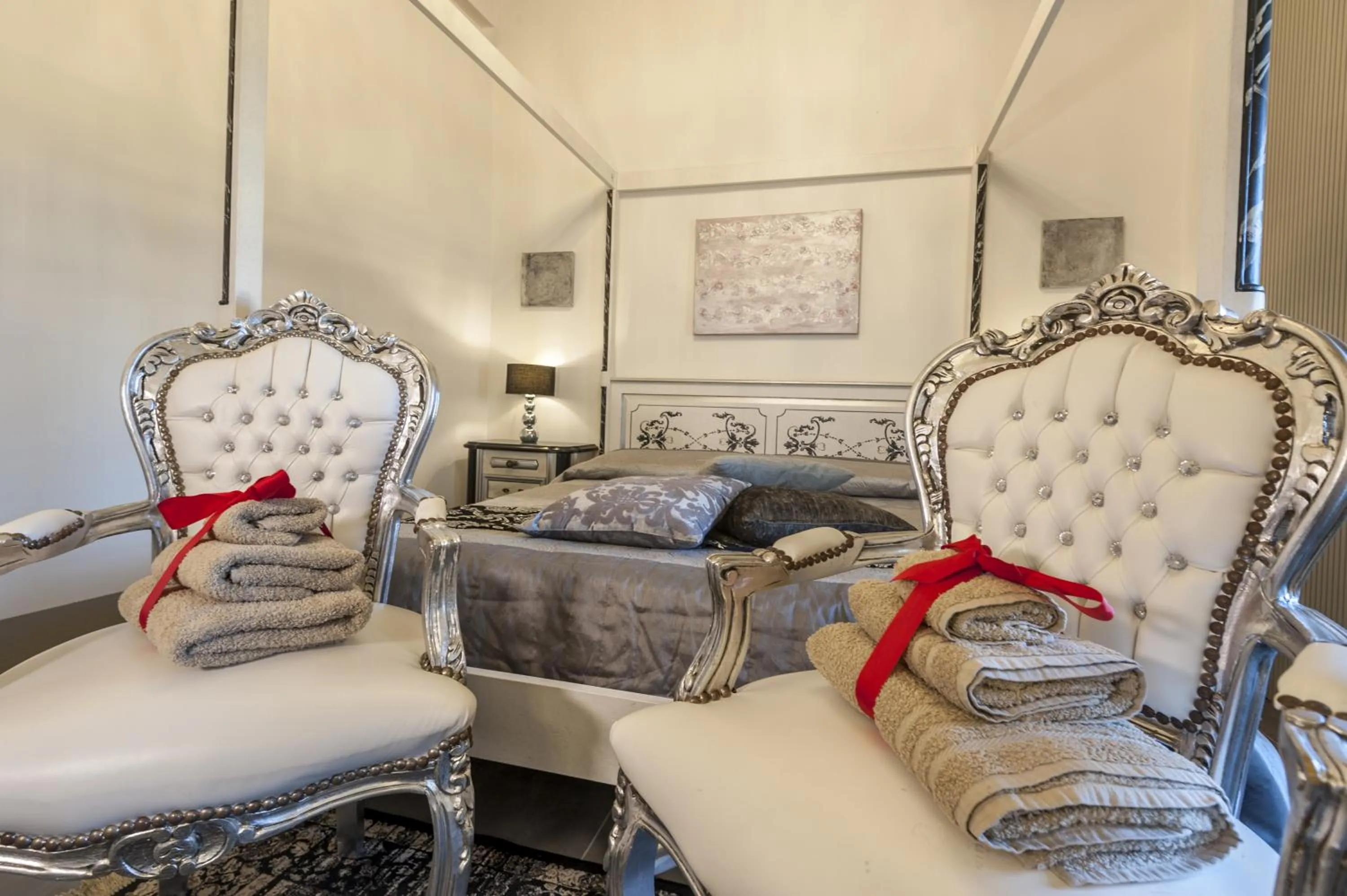 Bedroom, Bed in Sweet Tuscany