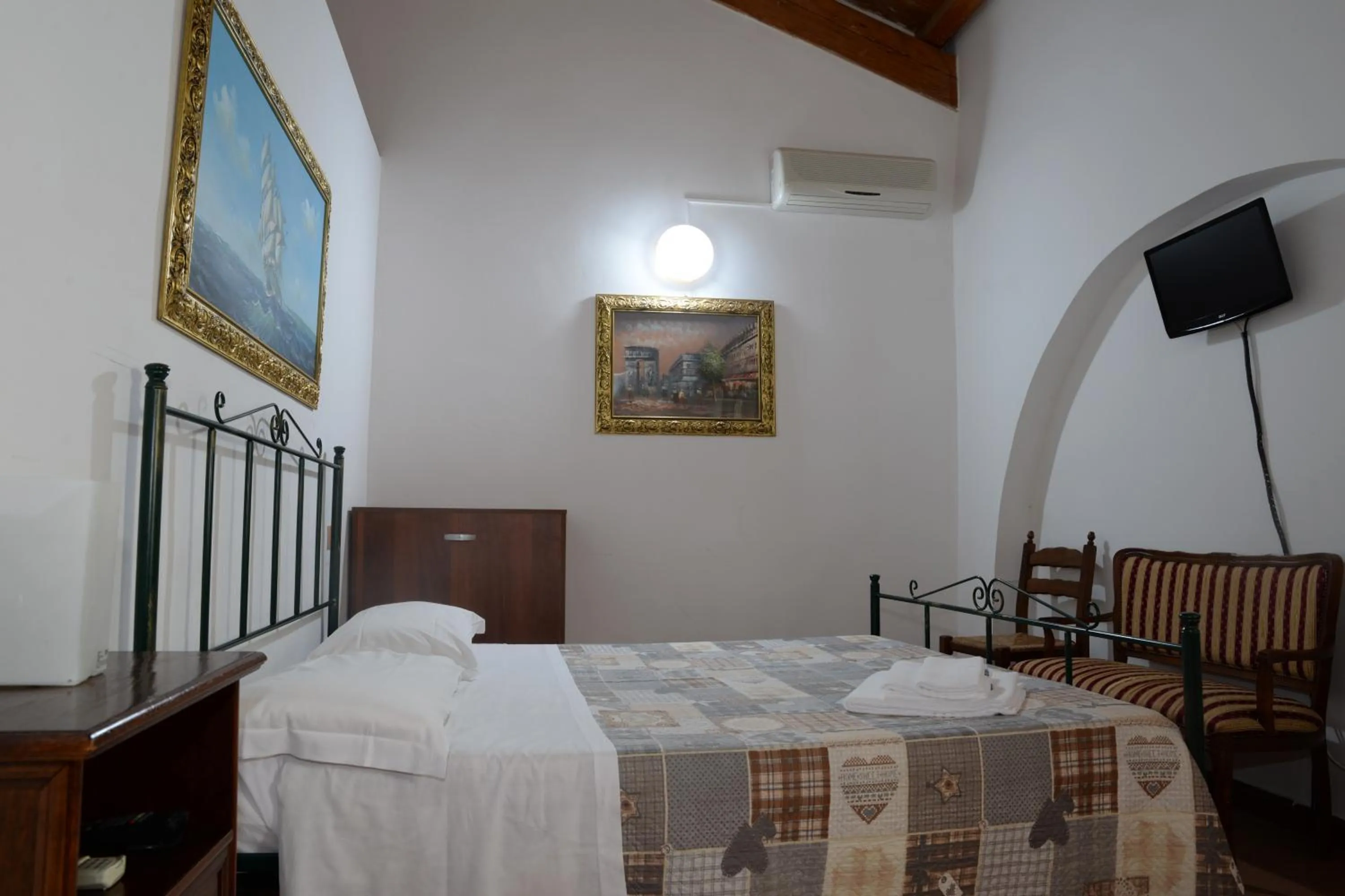 Bed in Hotel Ristorante Termitito