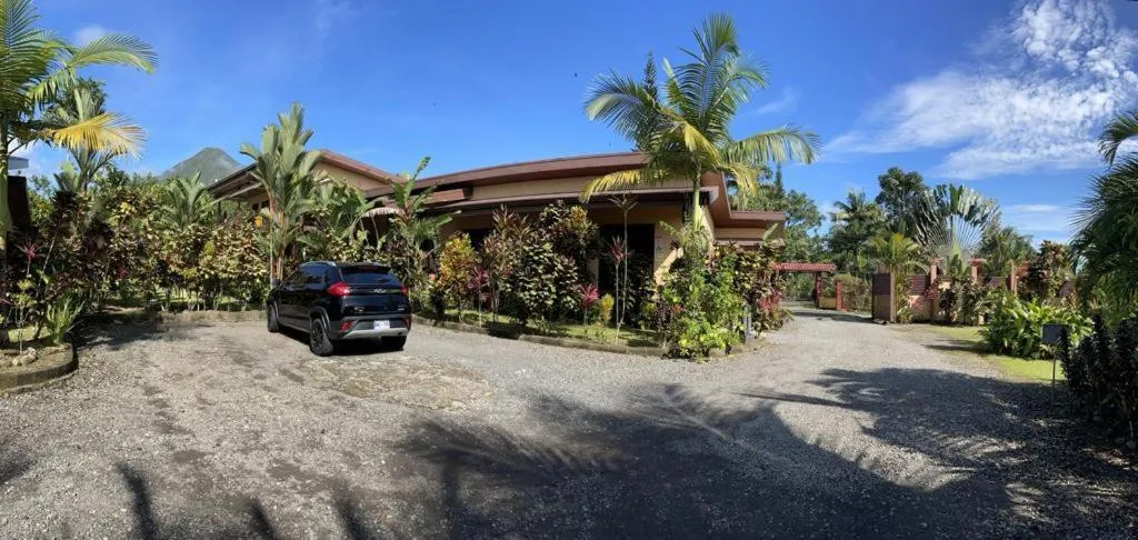 Property building in Aunty Arenal Lodge